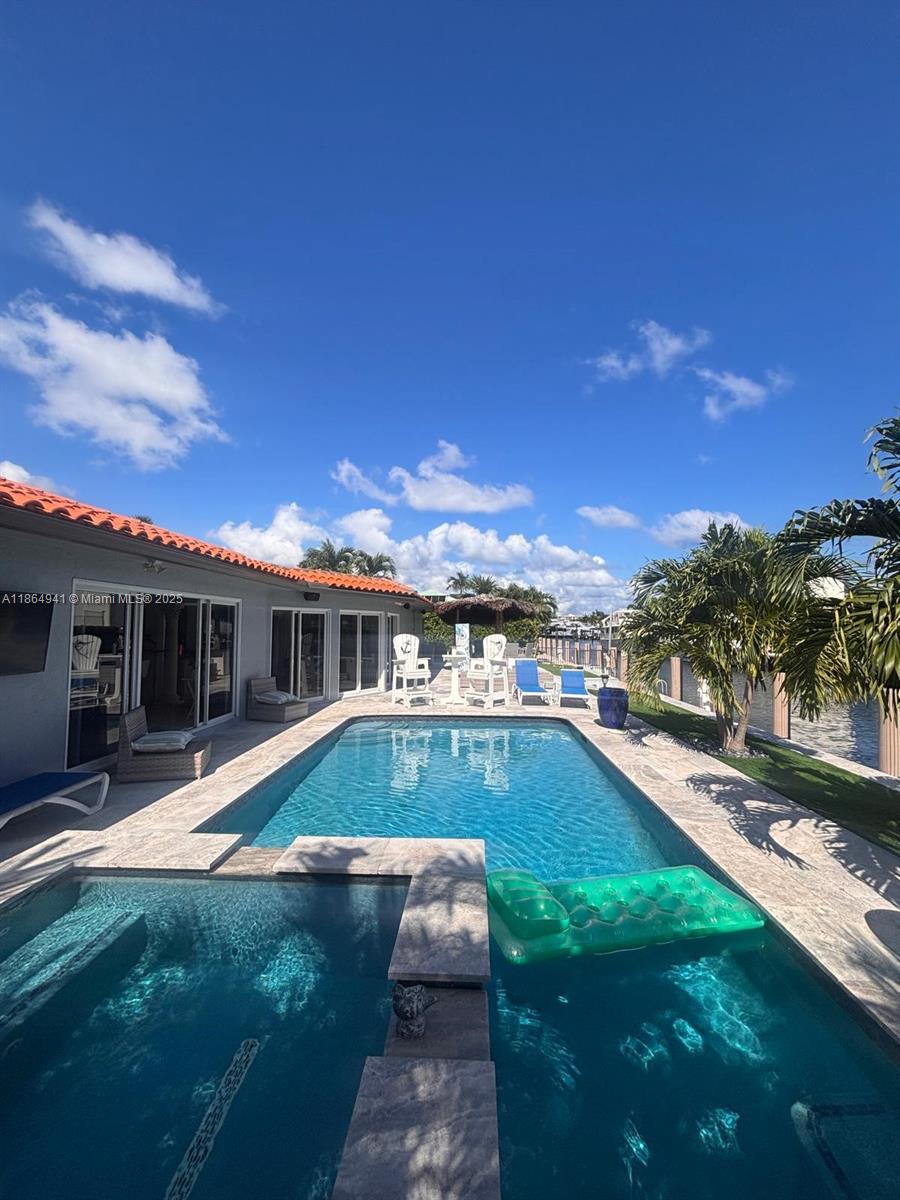 VENETIAN ISLES 3RD SEC - Residential