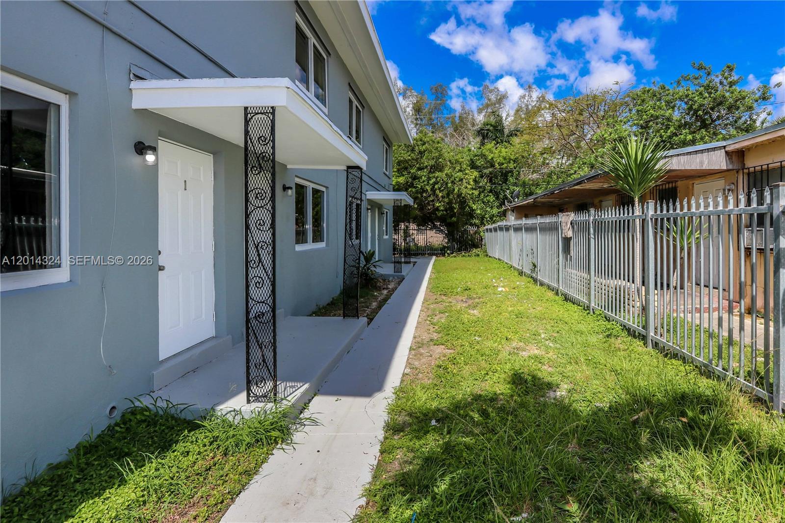 CORAL BAY MANOR - Residential Income