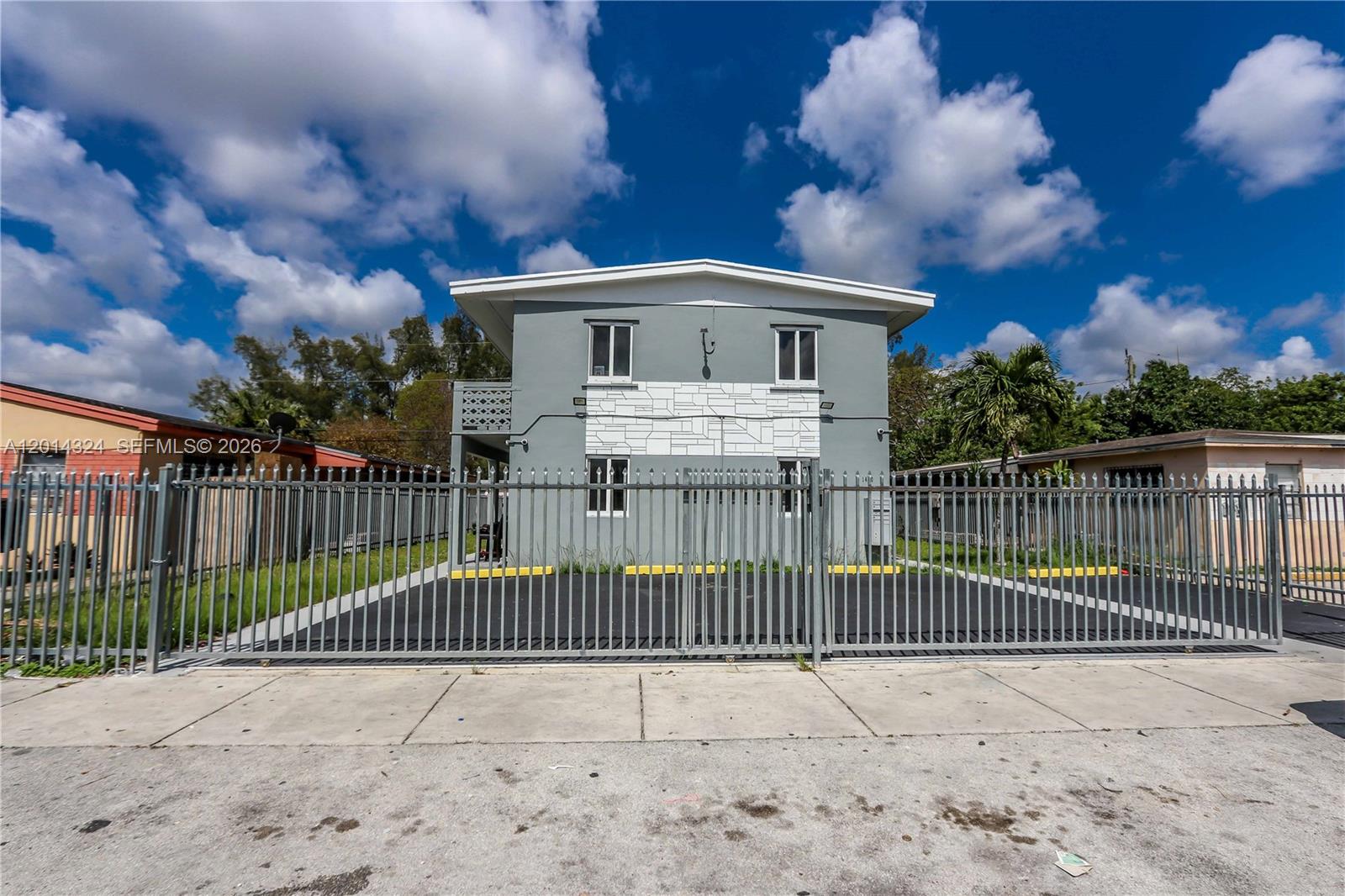 CORAL BAY MANOR - Residential Income