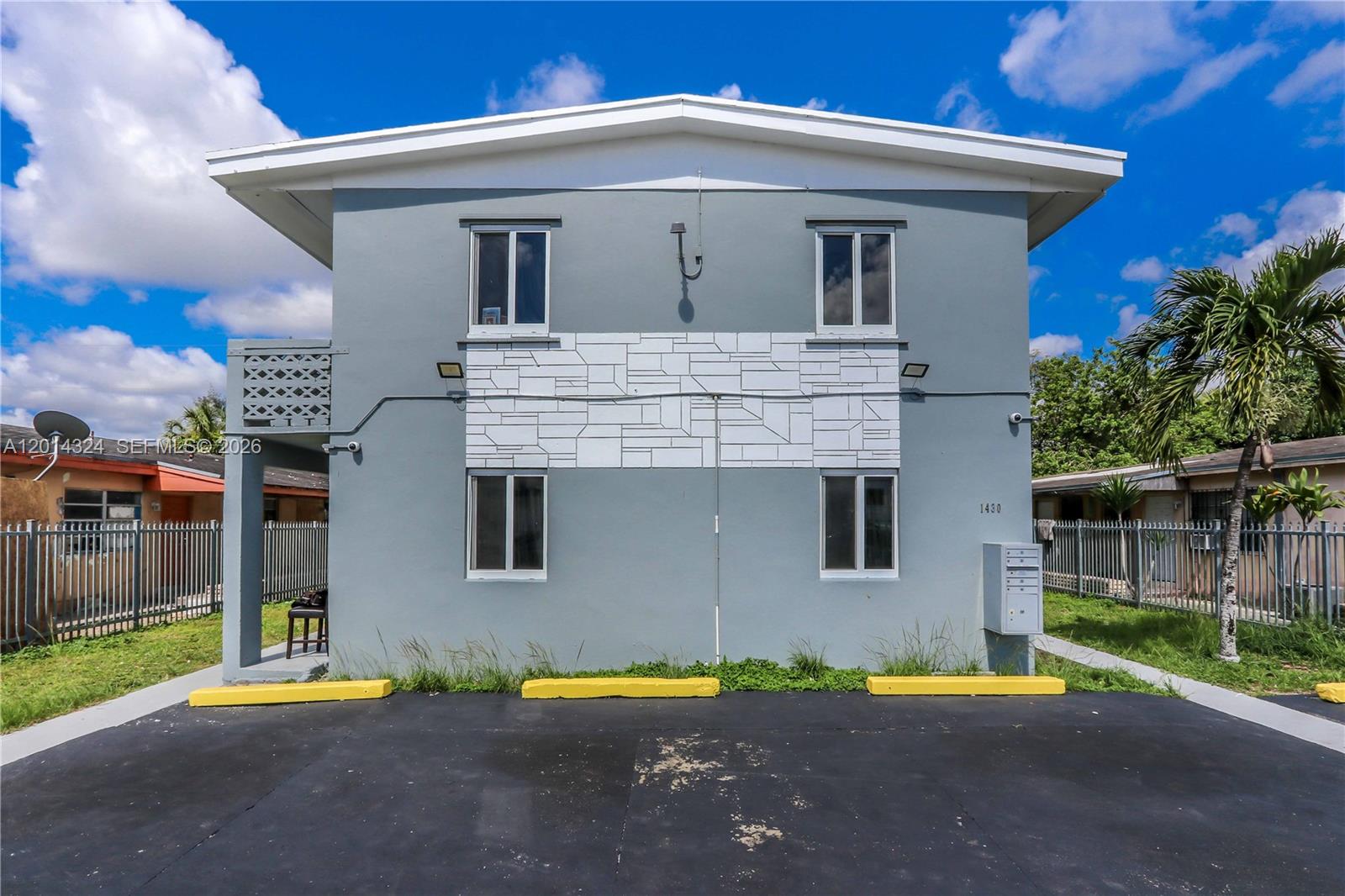 CORAL BAY MANOR - Residential Income