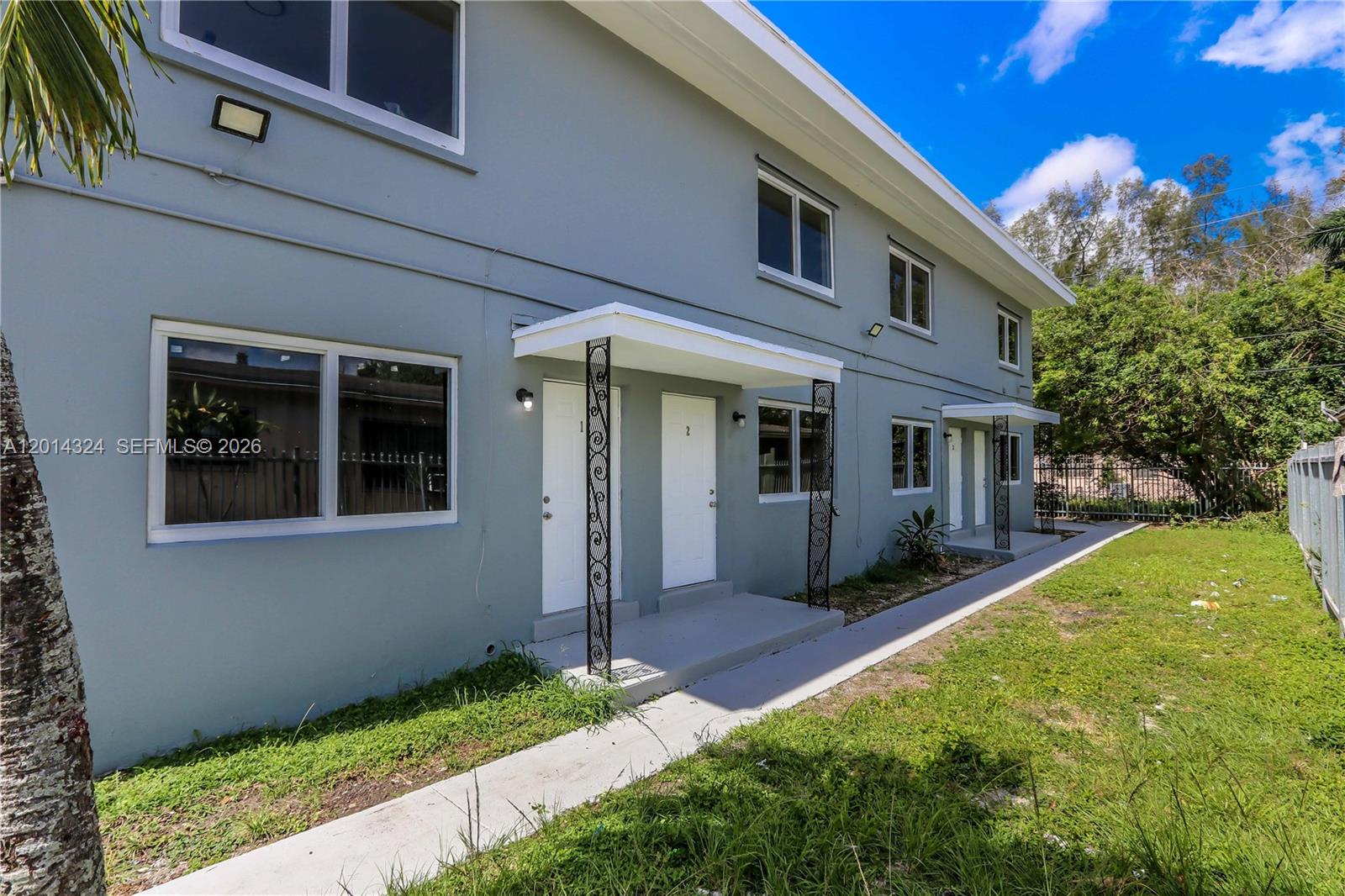 CORAL BAY MANOR - Residential Income