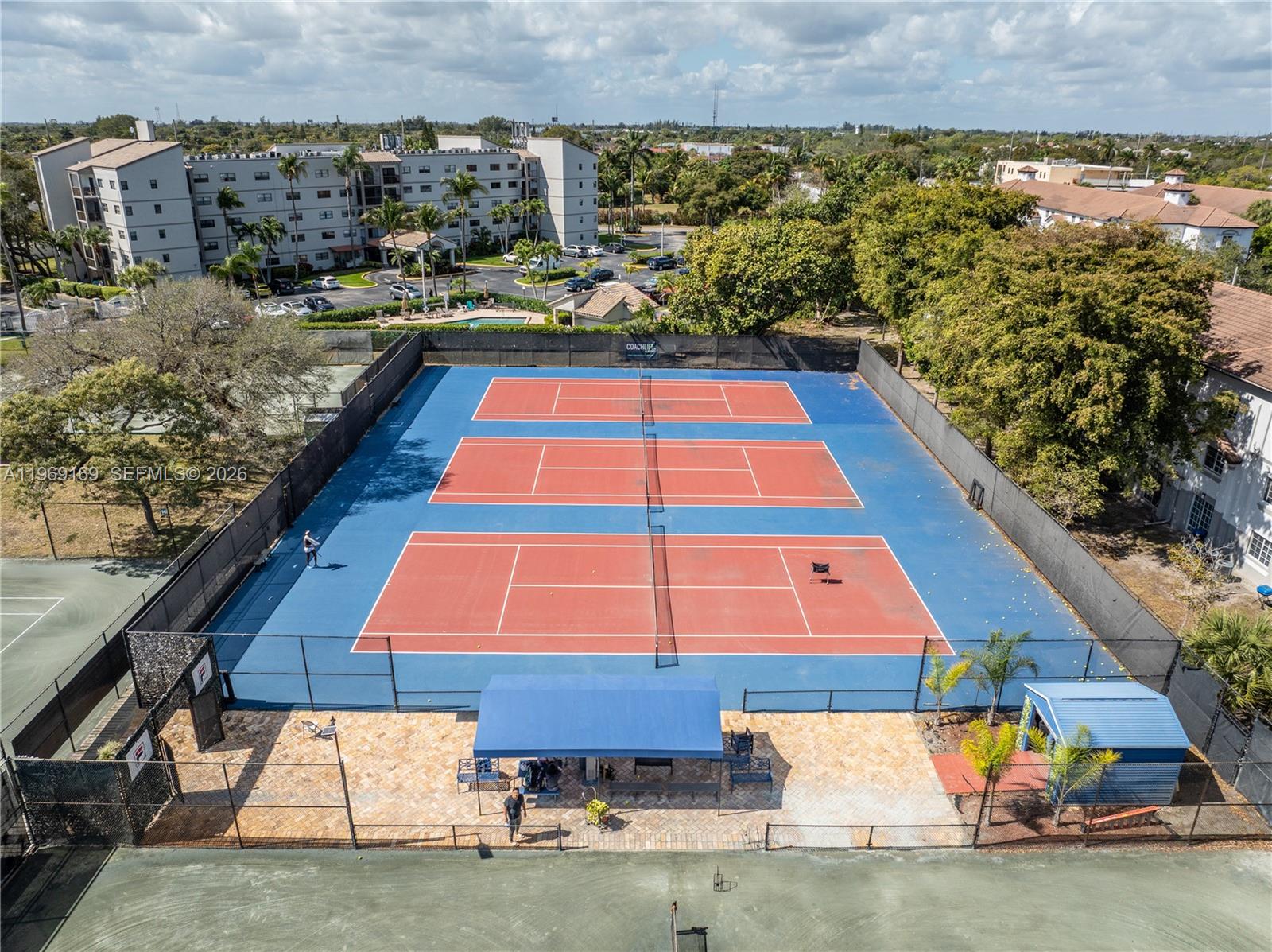 TENNIS CLUB DAVIS CONDO - Residential