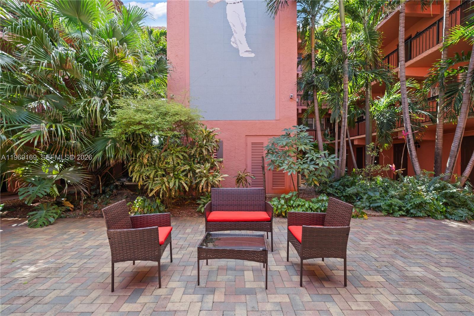 TENNIS CLUB DAVIS CONDO - Residential