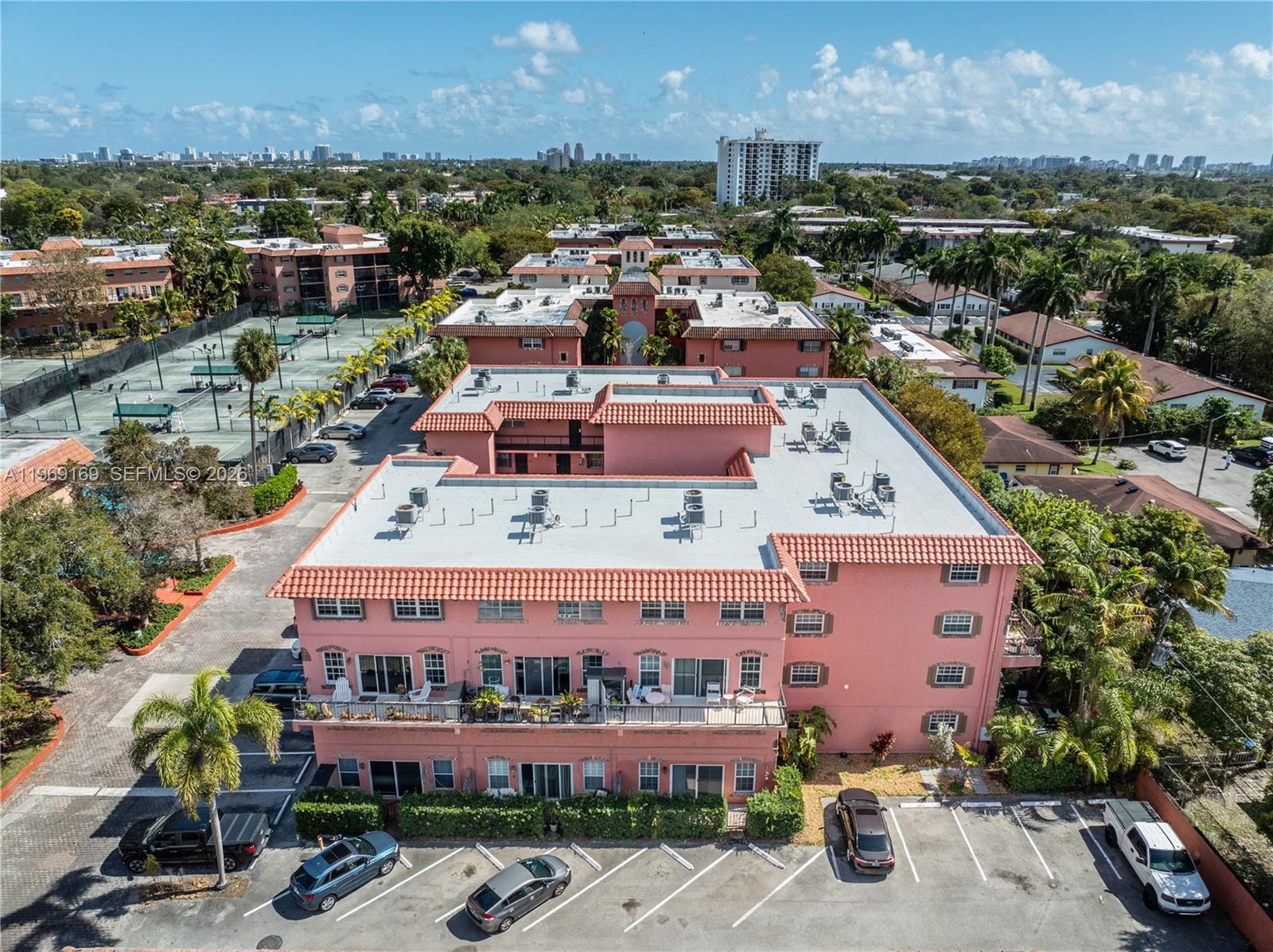 TENNIS CLUB DAVIS CONDO - Residential