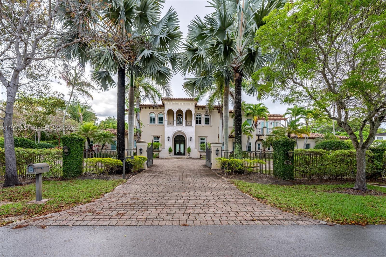 TOWN & RANCH ESTATES - Residential