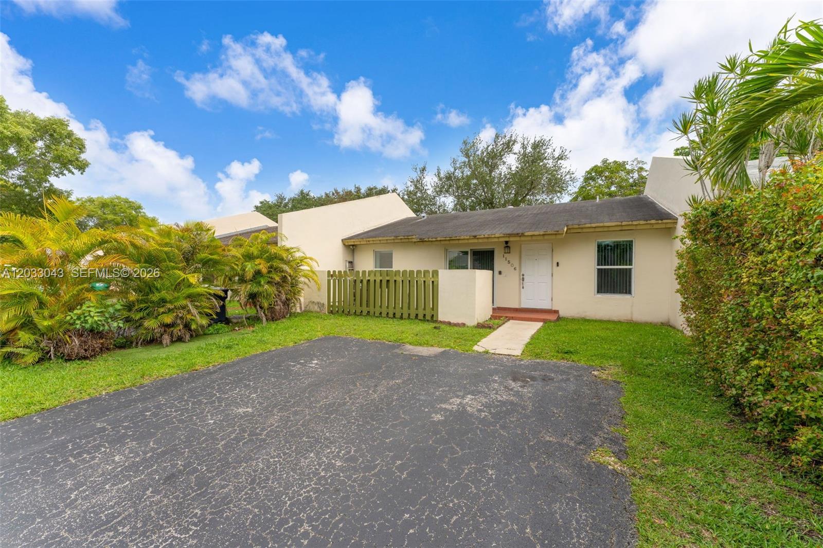 DEVON-AIRE VILLAS SEC 6 - Residential