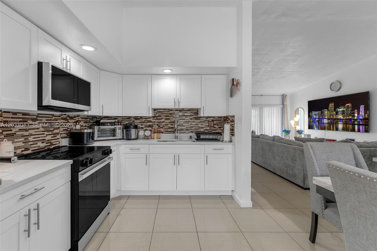 DEVON-AIRE VILLAS SEC 6 - Residential