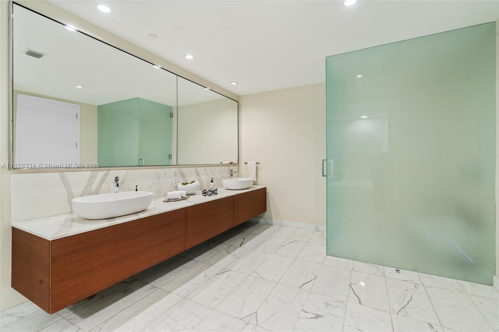 OCEANA BAL HARBOUR CONDO - Residential