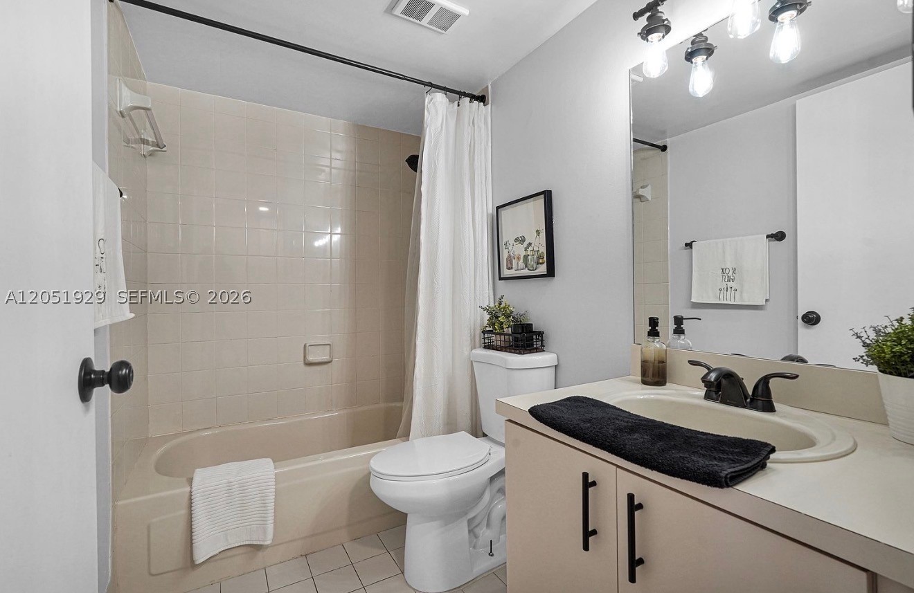 LE CLUB AT OLD CUTLER CON - Residential Lease