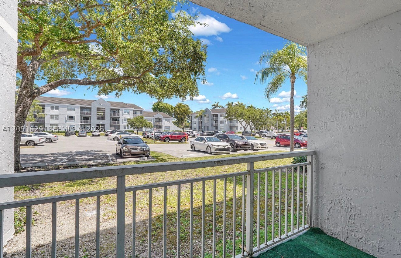 LE CLUB AT OLD CUTLER CON - Residential Lease