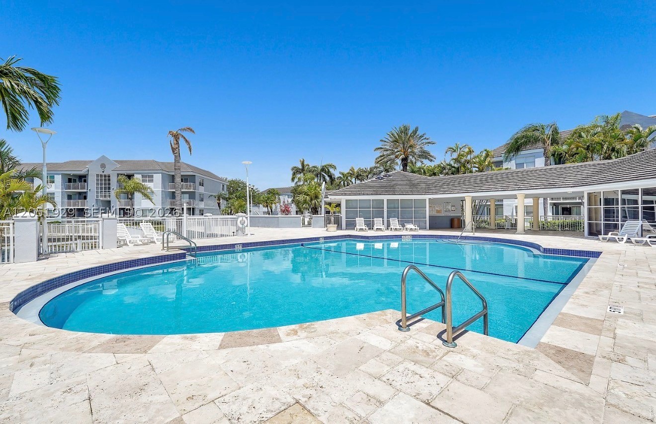 LE CLUB AT OLD CUTLER CON - Residential Lease