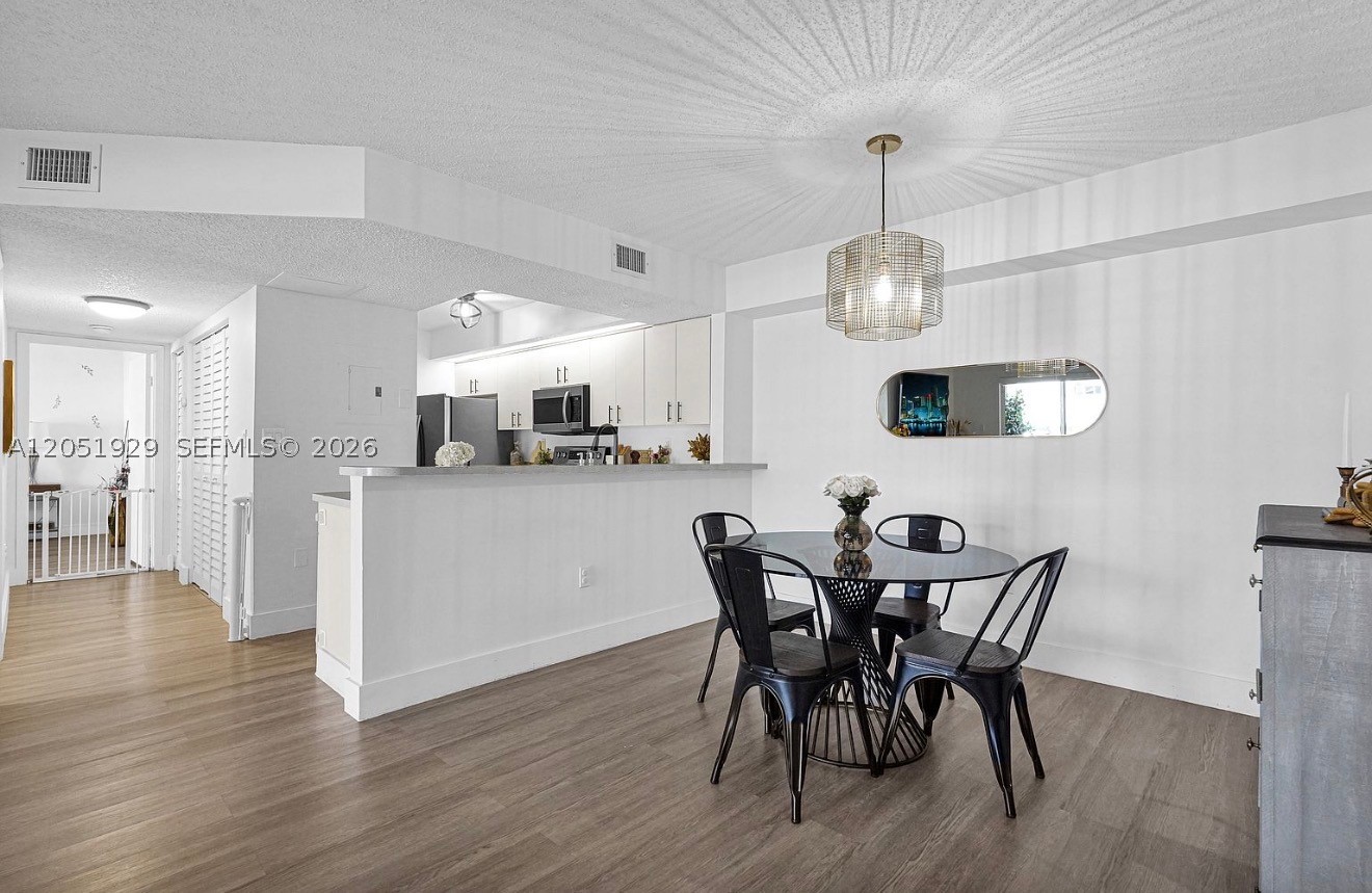 LE CLUB AT OLD CUTLER CON - Residential Lease