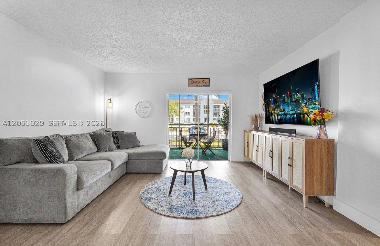 LE CLUB AT OLD CUTLER CON - Residential Lease