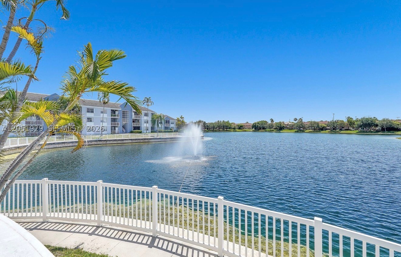 LE CLUB AT OLD CUTLER CON - Residential Lease