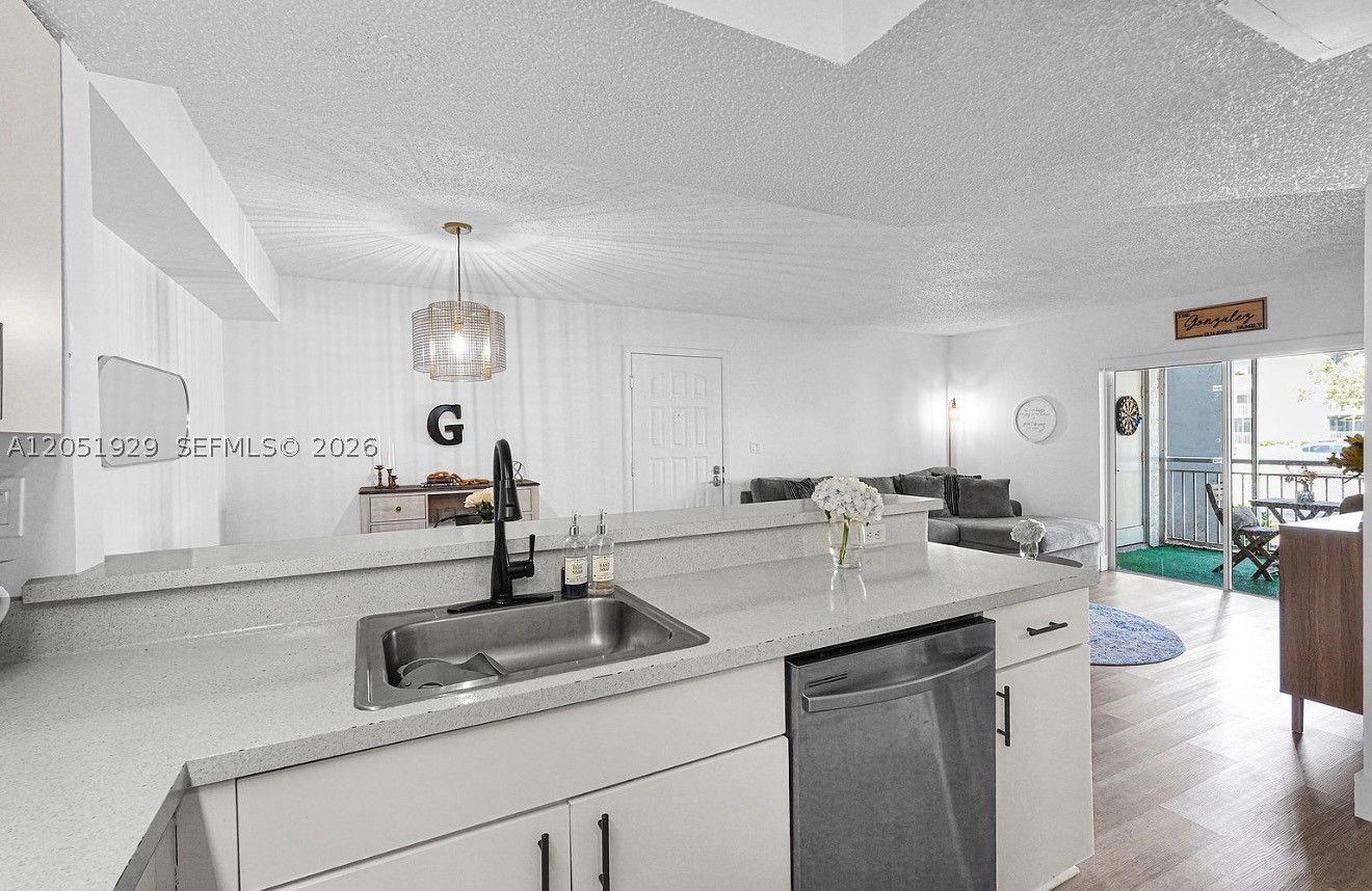 LE CLUB AT OLD CUTLER CON - Residential Lease