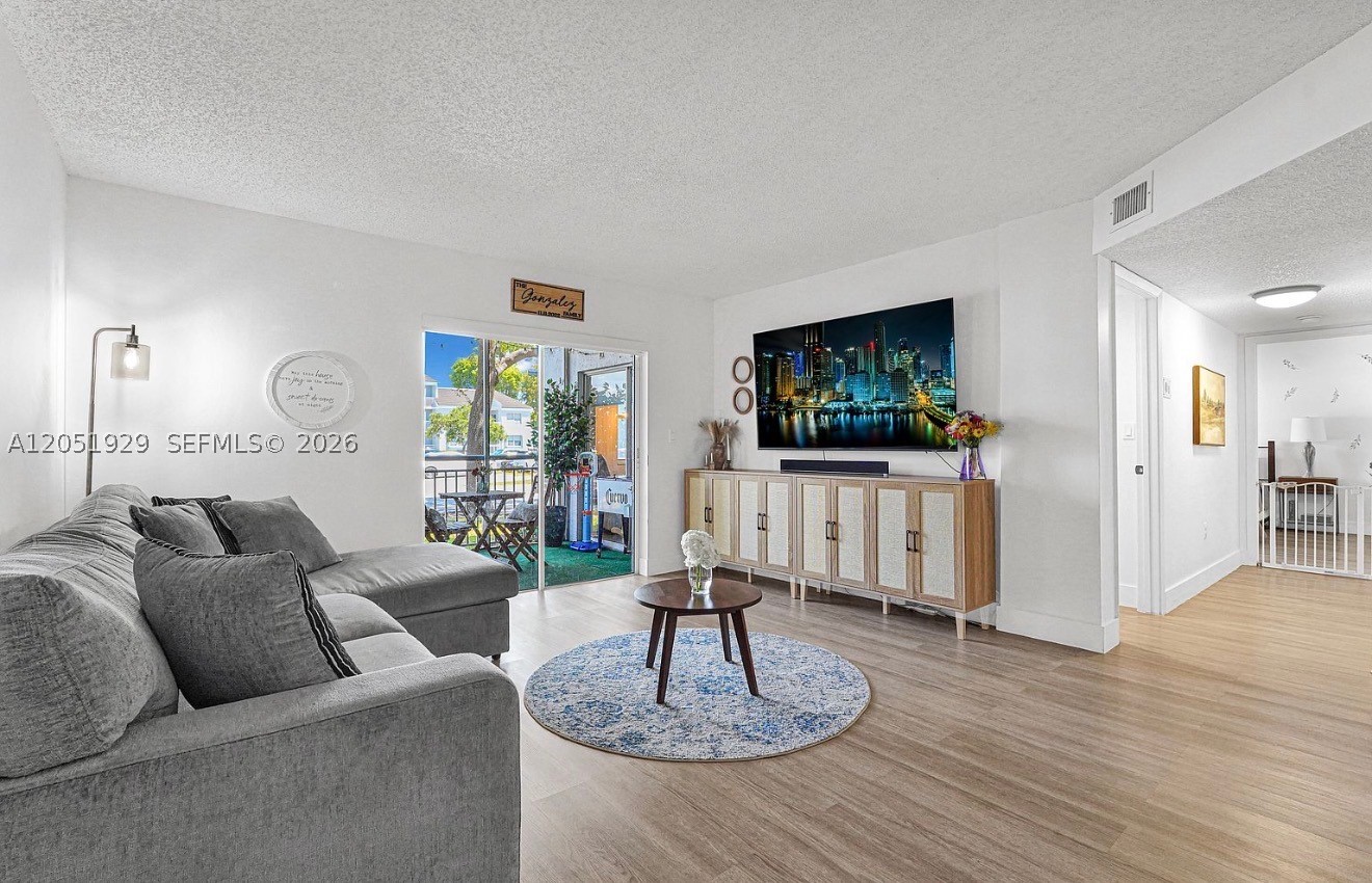 Located in the gated Le Club community, this spacious 1,113 sq ft ground-floor residence offers an open layout, an upgraded kitchen with granite counters, an in-unit washer/dryer, a main suite with a walk-in closet, and a cozy screened-in patio. Enjoy gated security and resort-style amenities: pool, spa, gym, tennis courts, lakefront walking paths, and BBQ areas. Minutes from US-1 and Black Point Marina. Move-in ready!