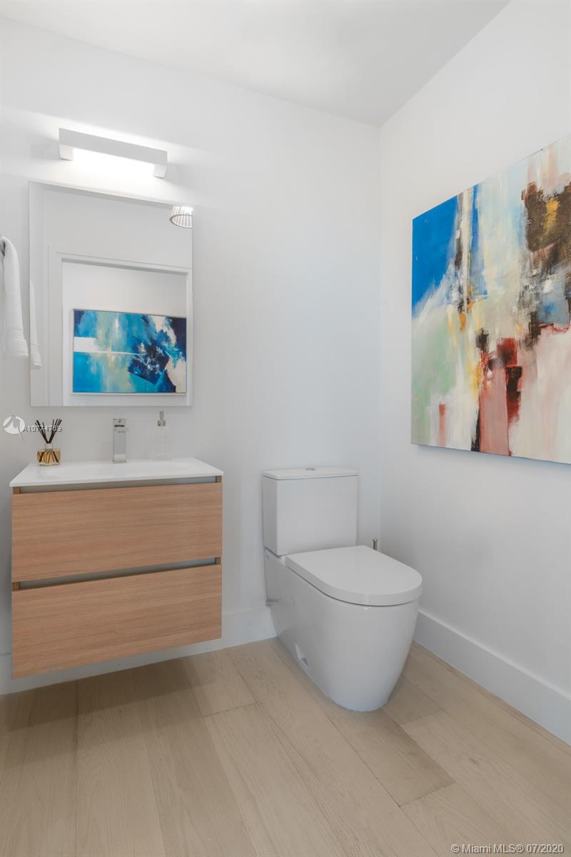 CONTINUUM ON SOUTH BEACH - Residential