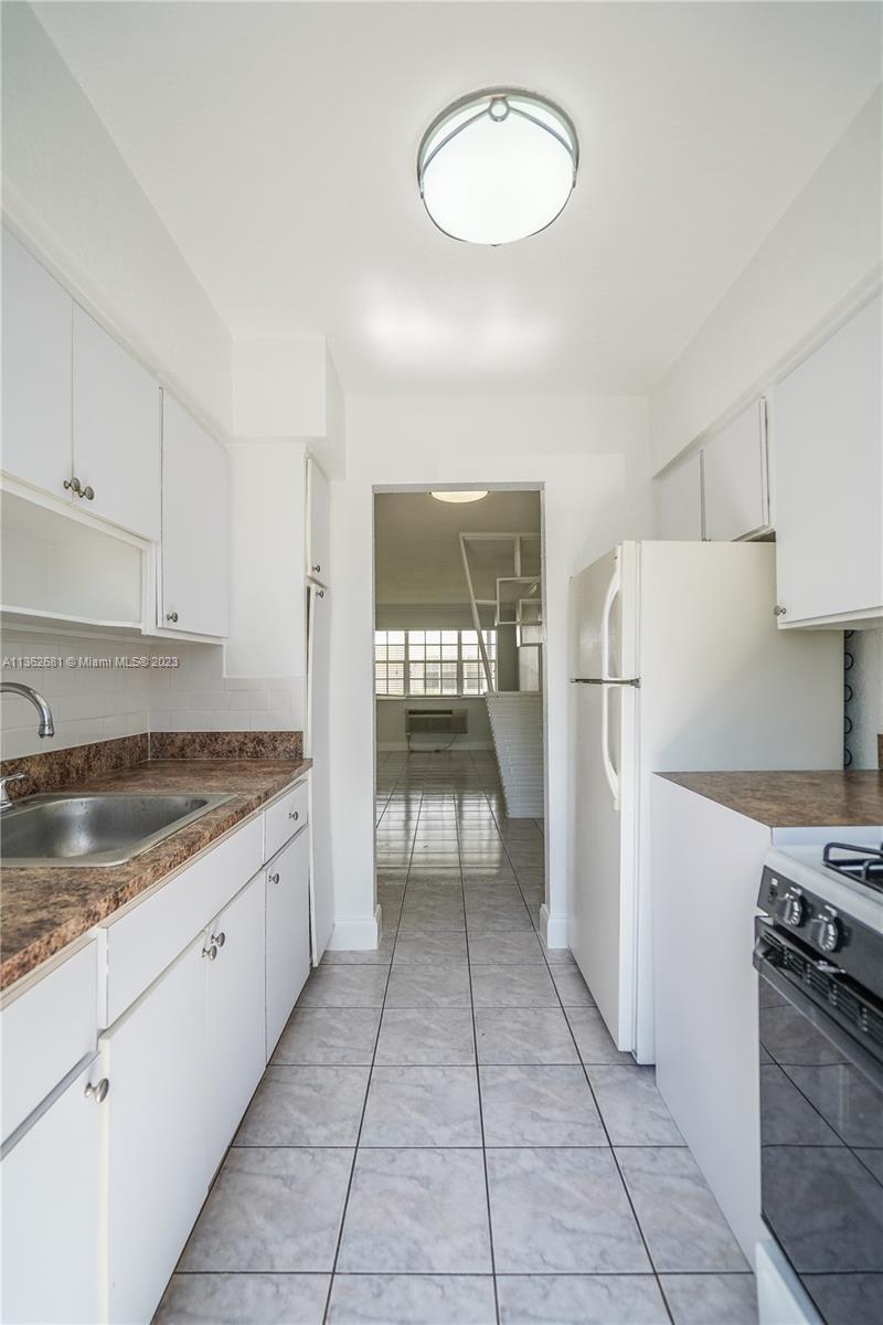 RITZ ROYAL PALM II CONDO - Residential Lease