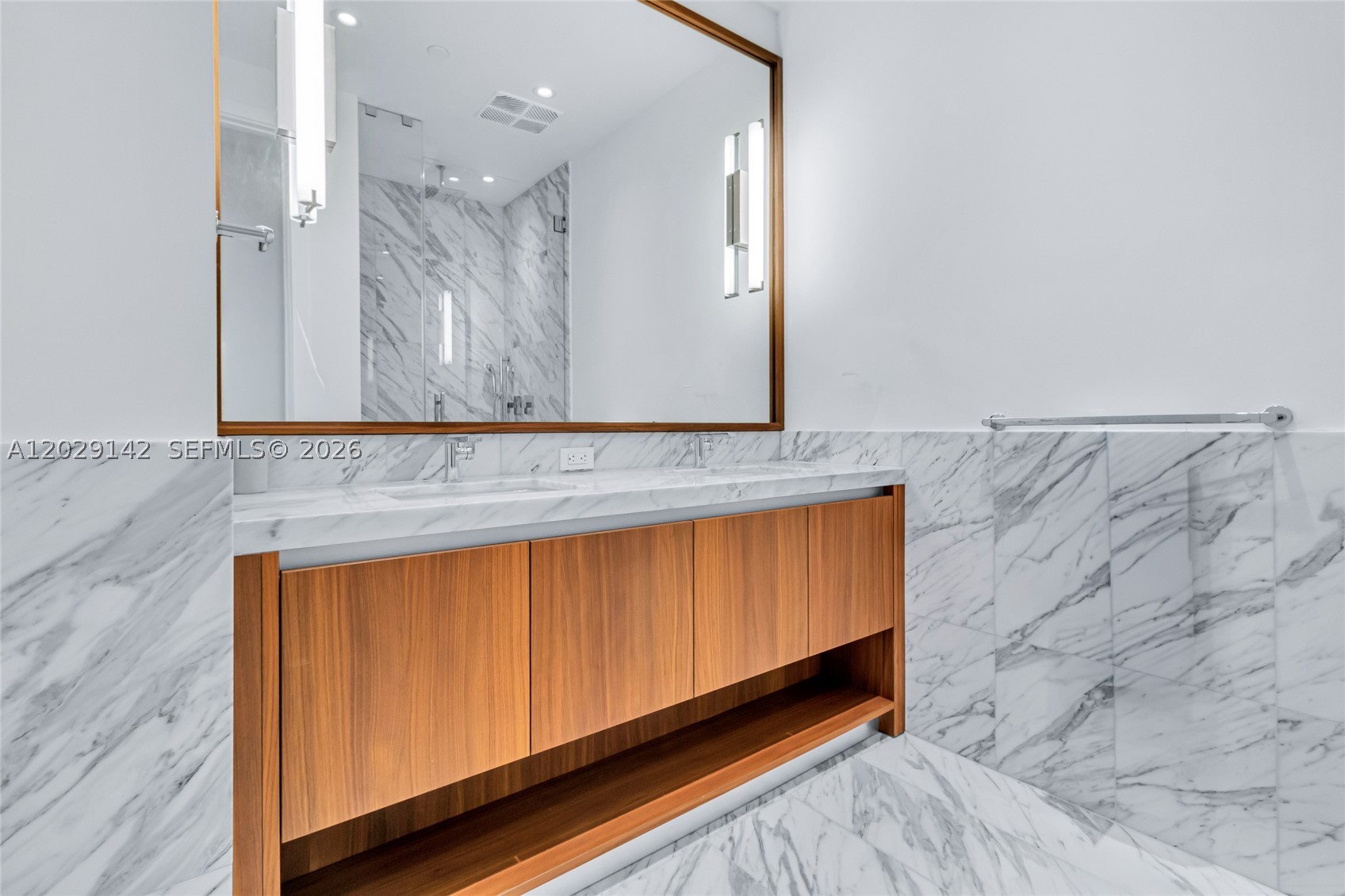 UNA RESIDENCES - Residential