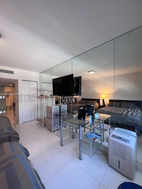 THE DECOPLAGE CONDO - Residential Lease