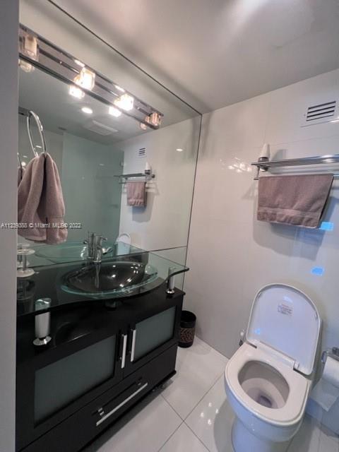 THE DECOPLAGE CONDO - Residential Lease