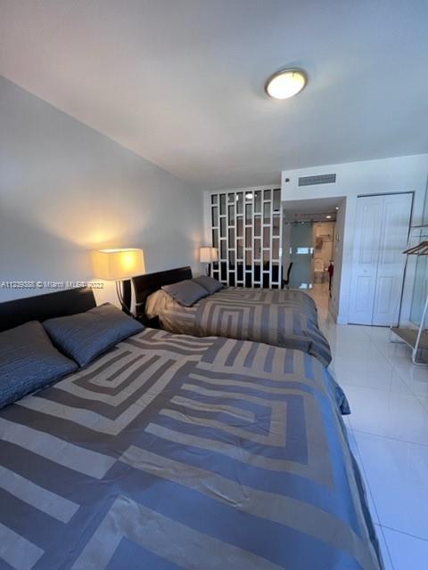 Available NOW! Very Nice Studio at "Decoplage", 2 queen beds, full kitchen, completely furnished. Beautiful building with gym, pool with direct access to the beach. Parking available at $150 per month to be paid directly to valet parking. October and November Promotion $2000 plus 14% tax. Dec-April 2600 + 14%. Long Term $2400.
If interested in yearly lease, the first 5 months will be charged at $3000 per month