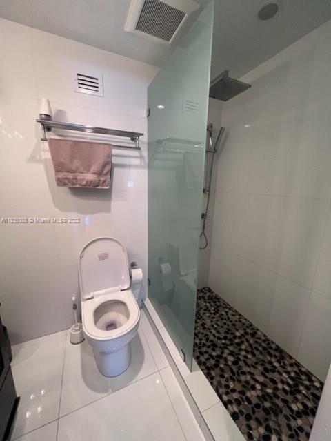 THE DECOPLAGE CONDO - Residential Lease