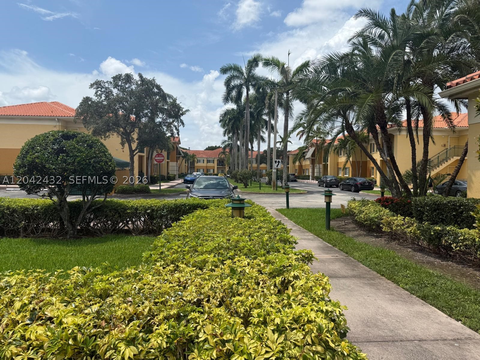 PALM GARDENS AT DORAL CON - Residential