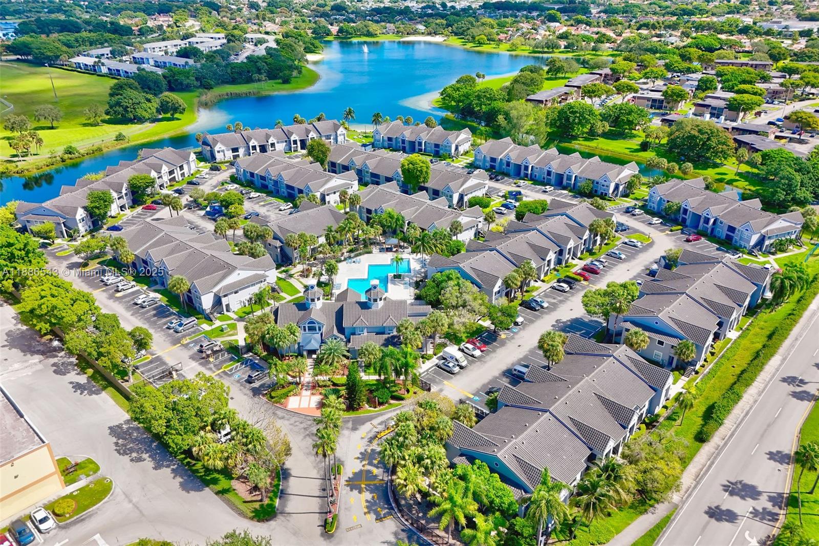 CORAL CLUB GARDEN VILLAS - Residential