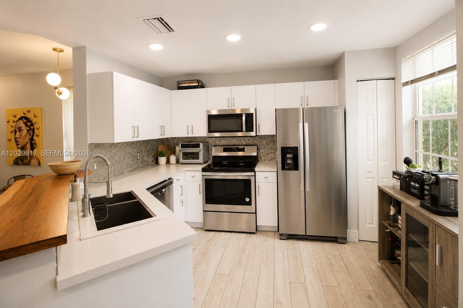THE PRESERVE CONDO - Residential Lease