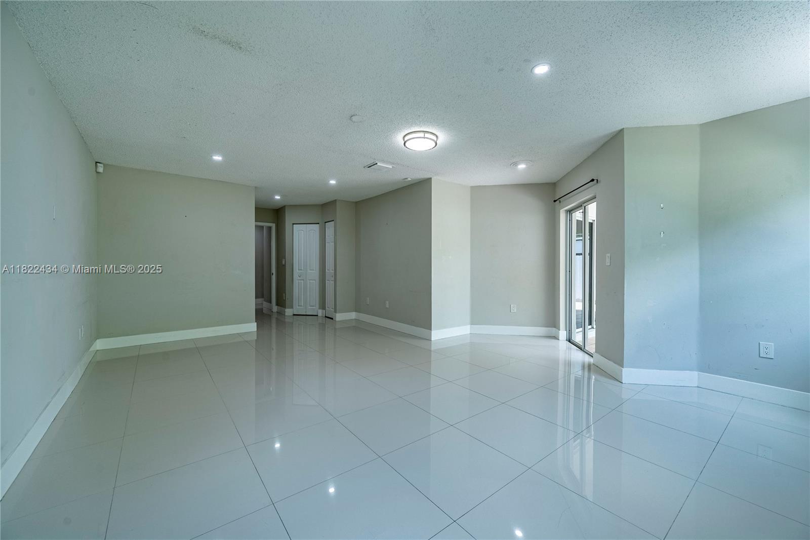 HIGHLANDS AT KENDALL - Residential