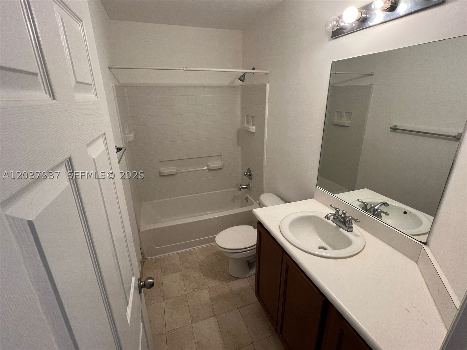 MANDARIN LAKES - Residential Lease