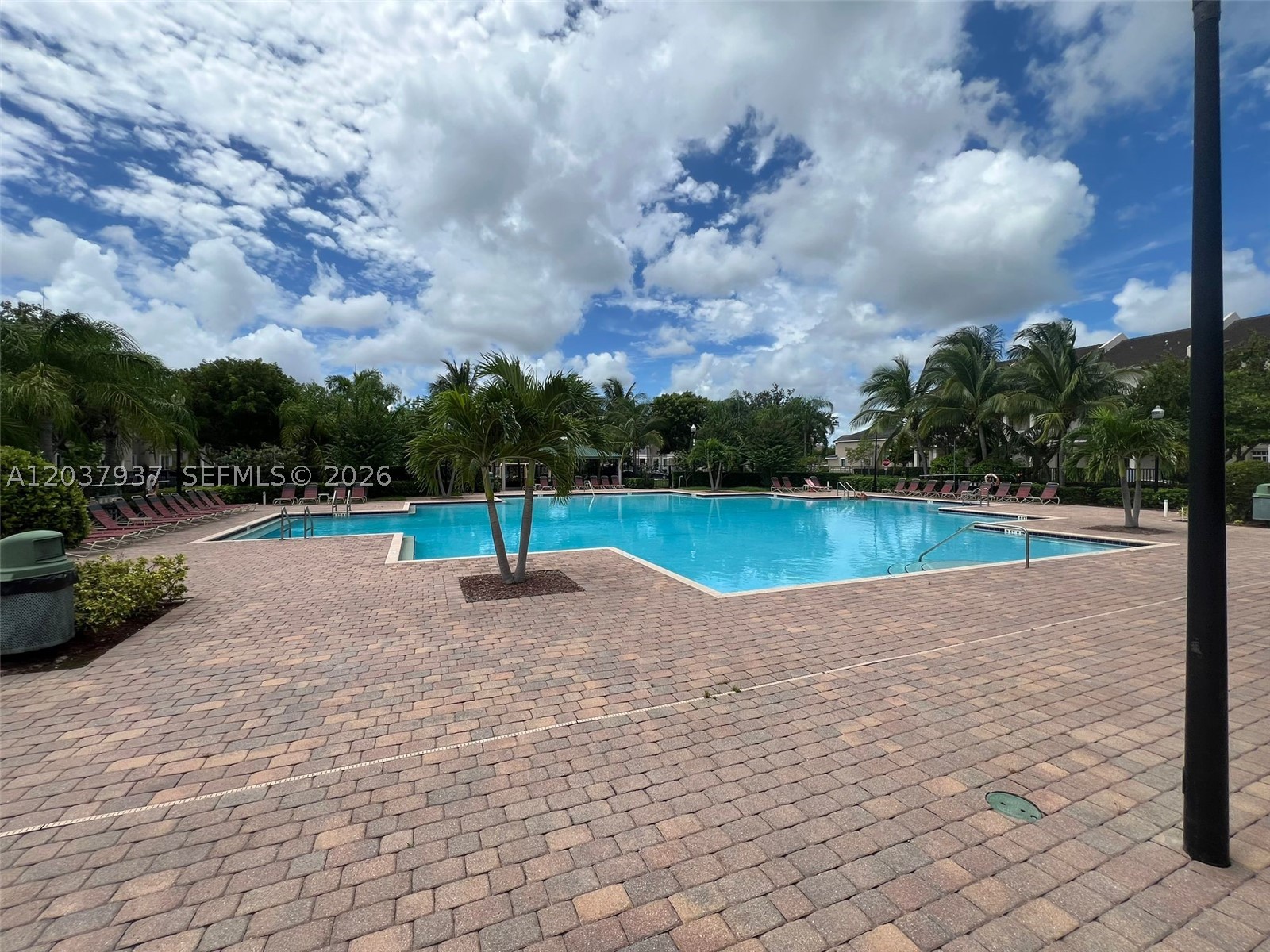 MANDARIN LAKES - Residential Lease