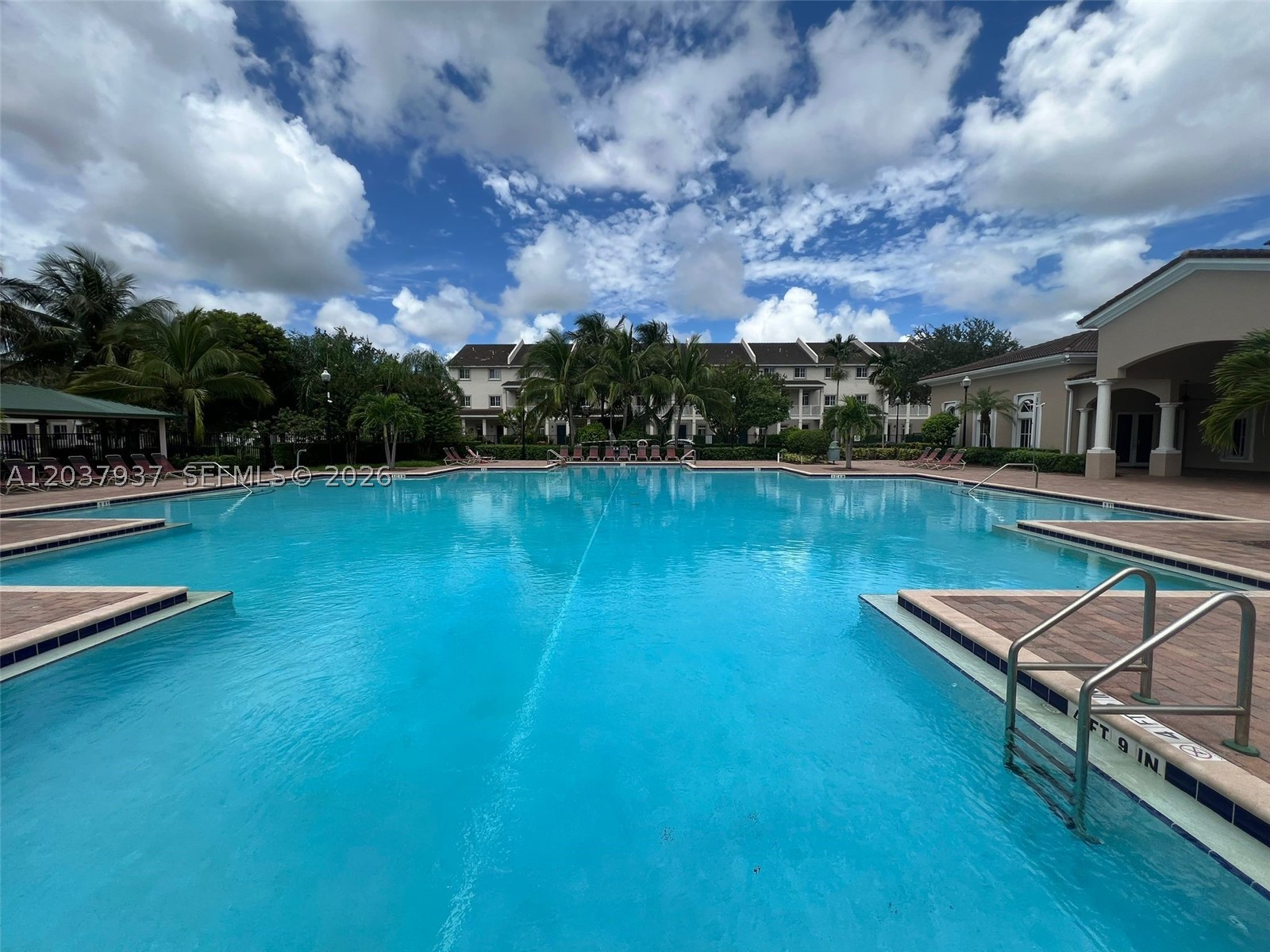 MANDARIN LAKES - Residential Lease