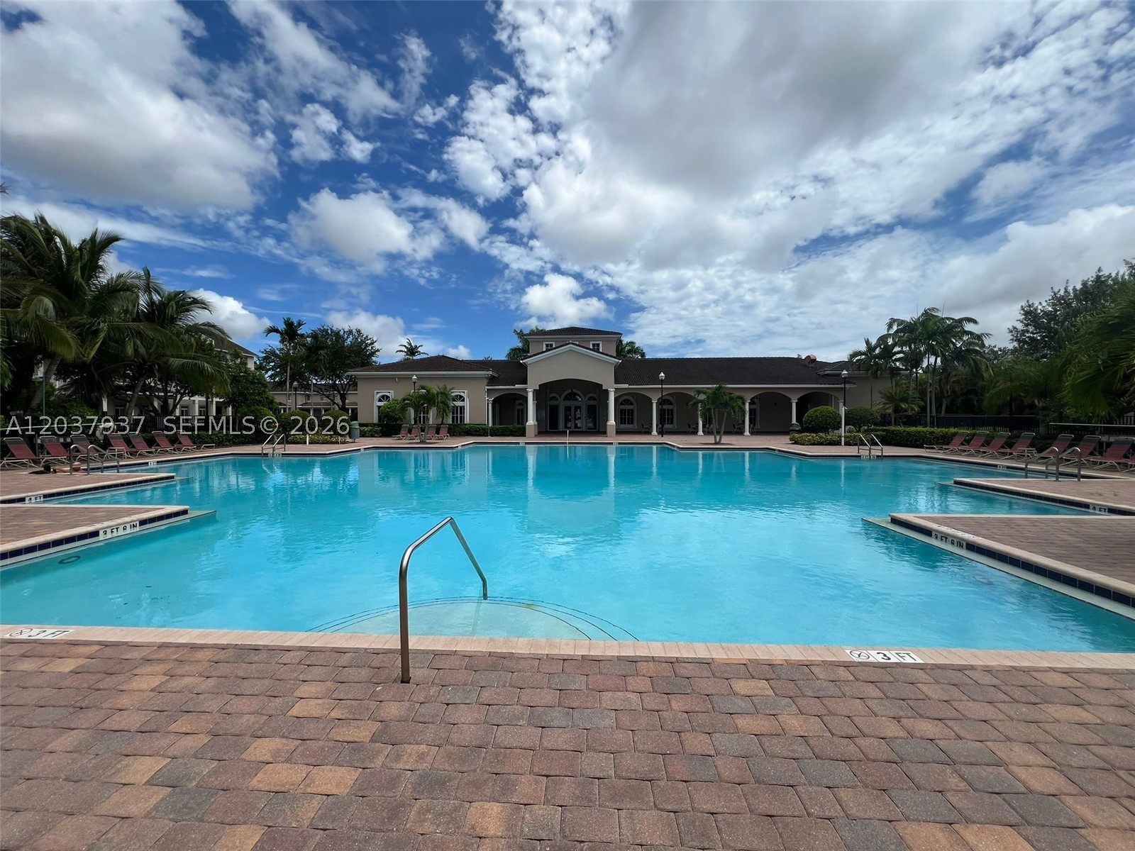 MANDARIN LAKES - Residential Lease
