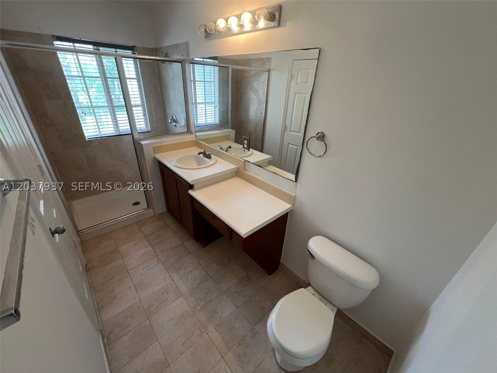 MANDARIN LAKES - Residential Lease