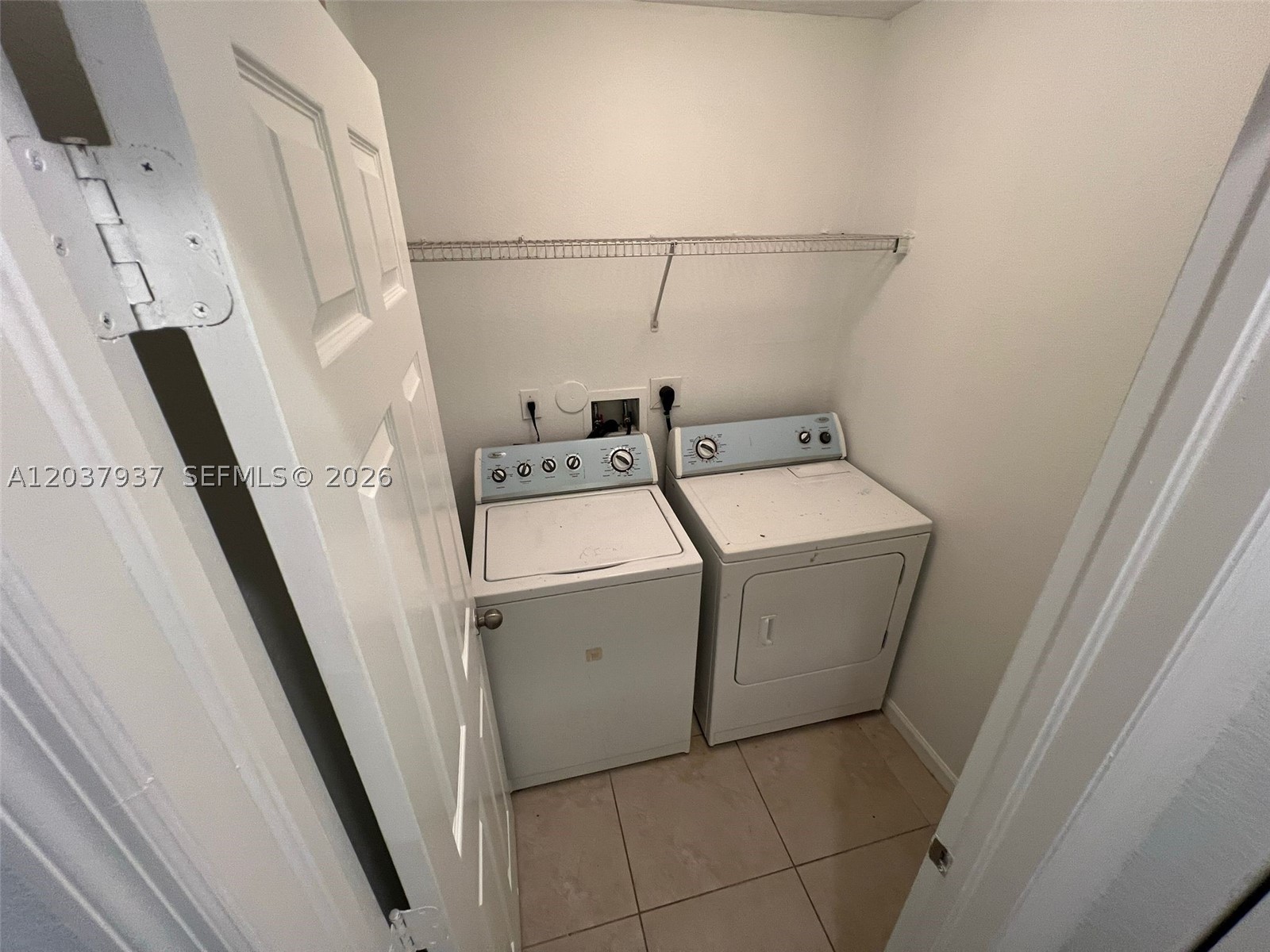 MANDARIN LAKES - Residential Lease