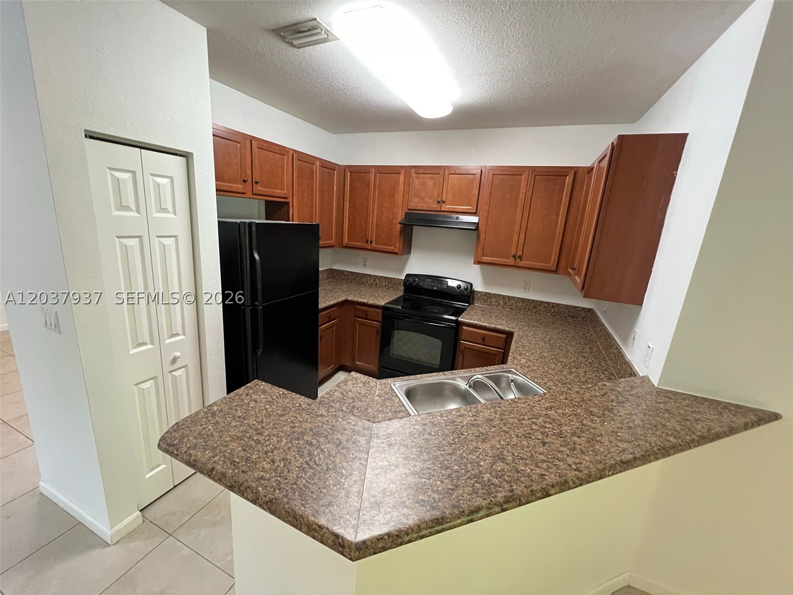 MANDARIN LAKES - Residential Lease