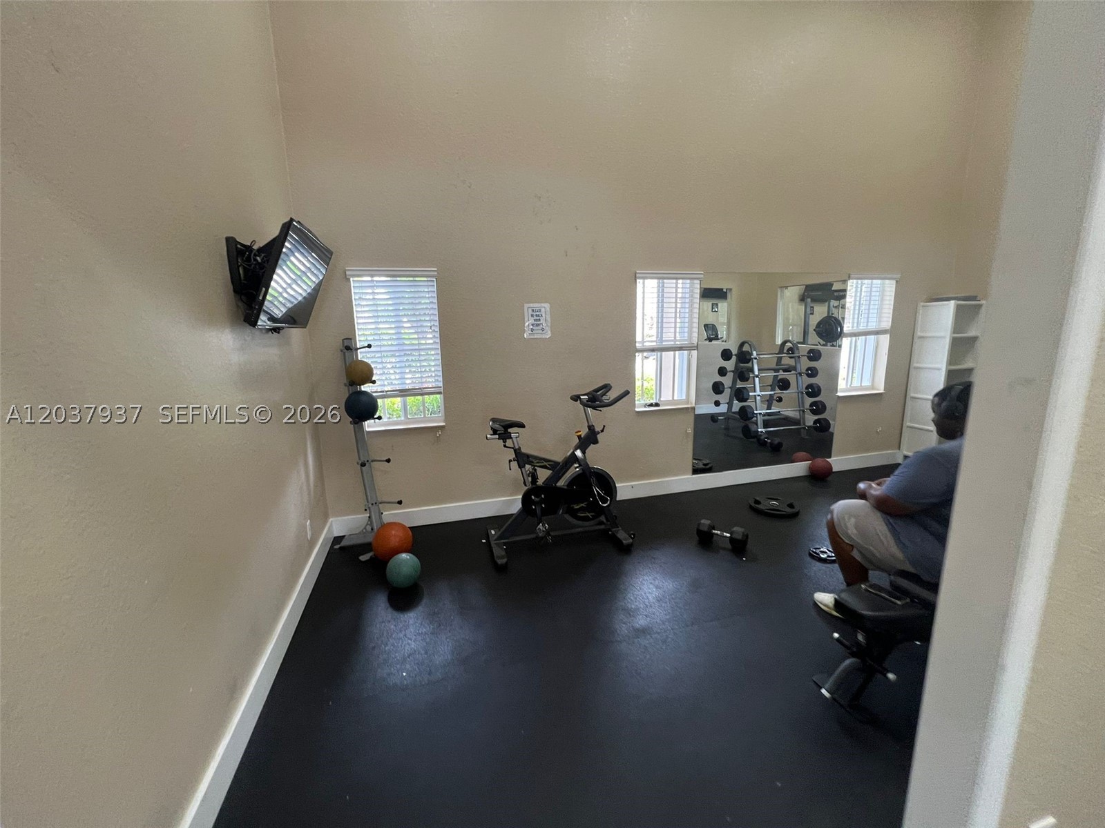 MANDARIN LAKES - Residential Lease