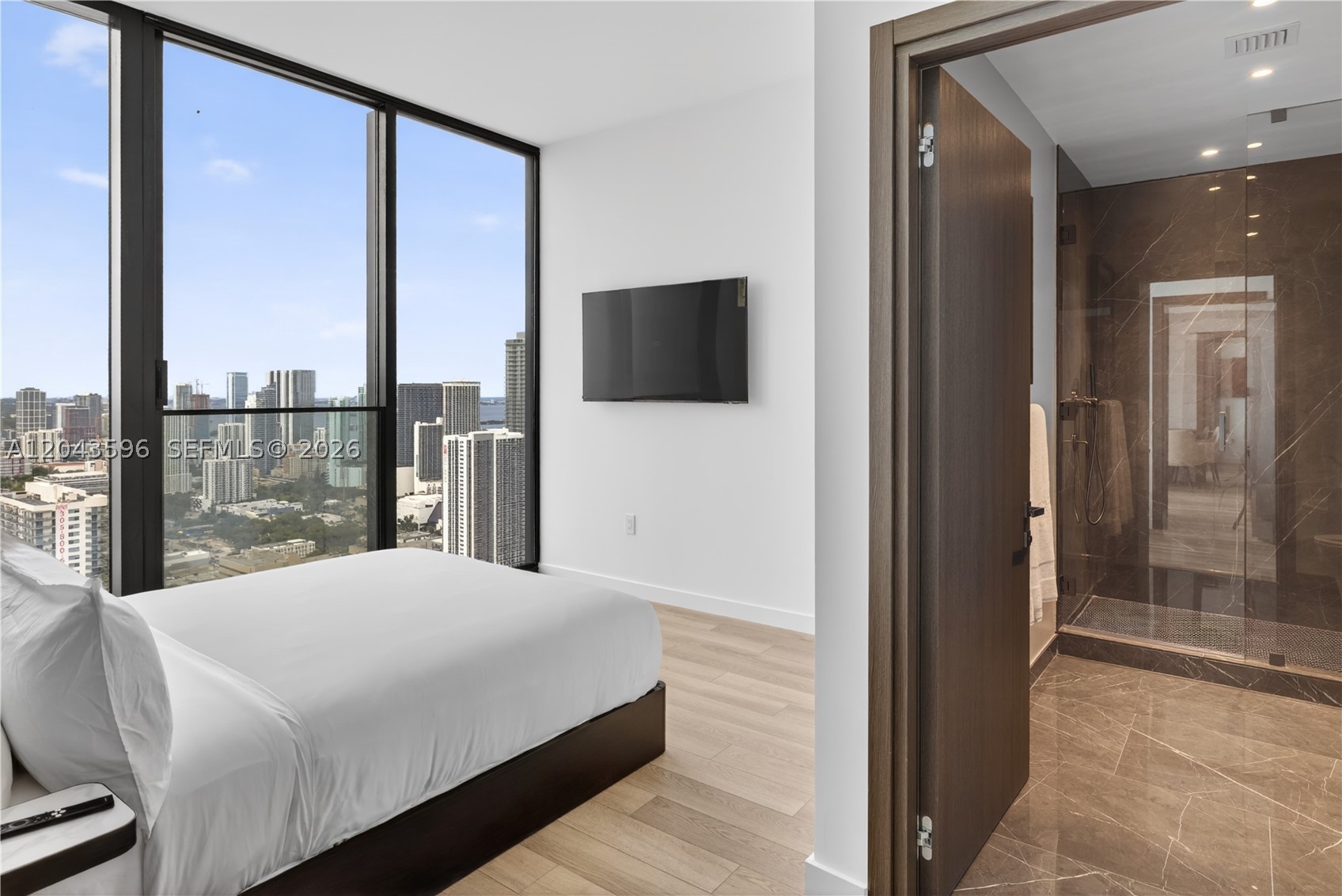 ELLEVEN HOTEL RESIDENCES - Residential