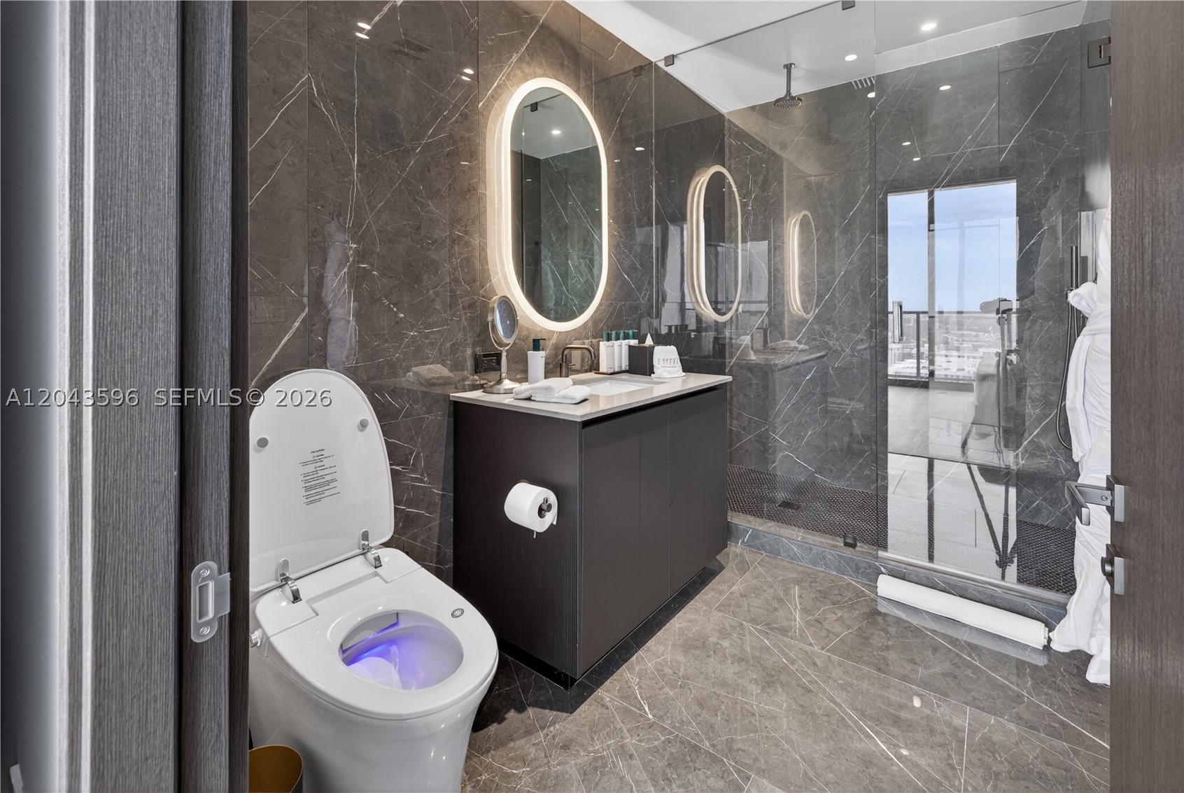 ELLEVEN HOTEL RESIDENCES - Residential