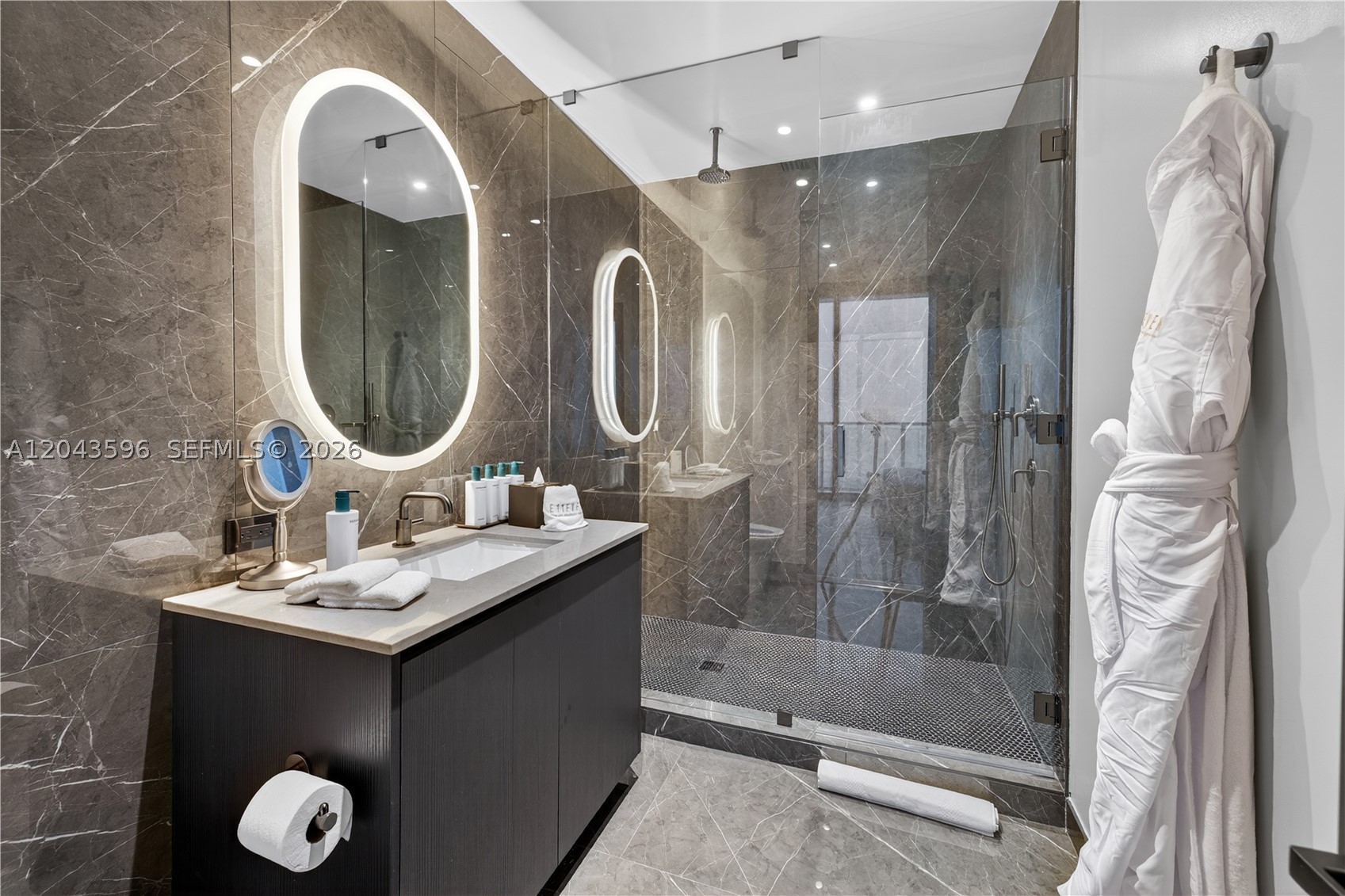 ELLEVEN HOTEL RESIDENCES - Residential