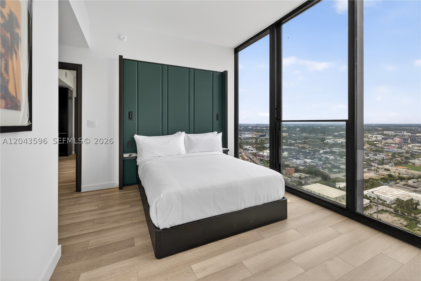 ELLEVEN HOTEL RESIDENCES - Residential