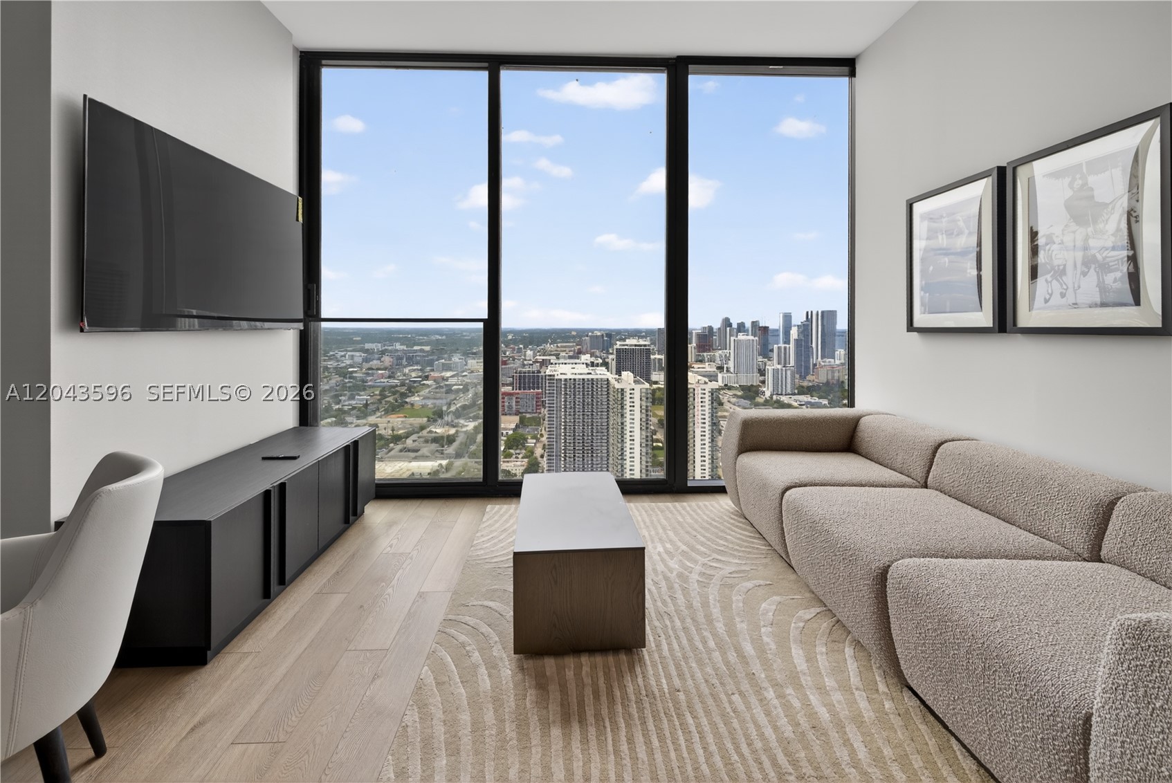 ELLEVEN HOTEL RESIDENCES - Residential