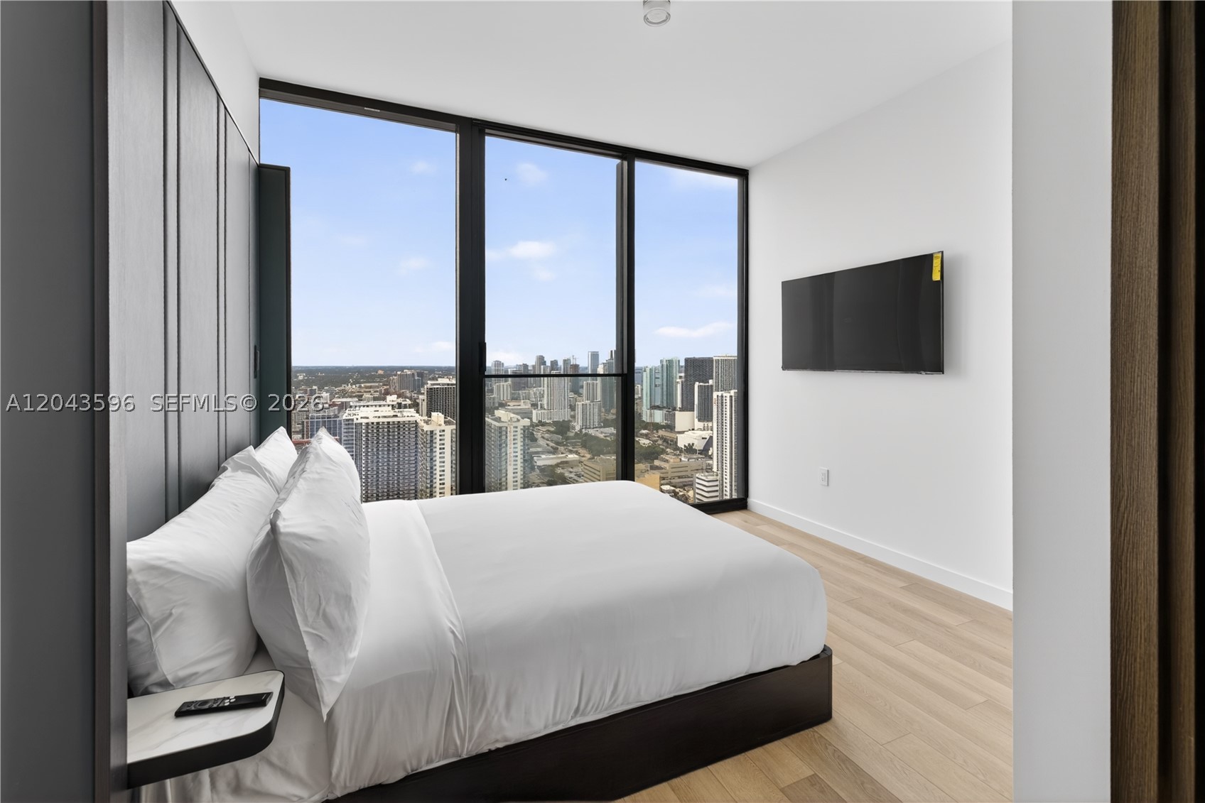 ELLEVEN HOTEL RESIDENCES - Residential