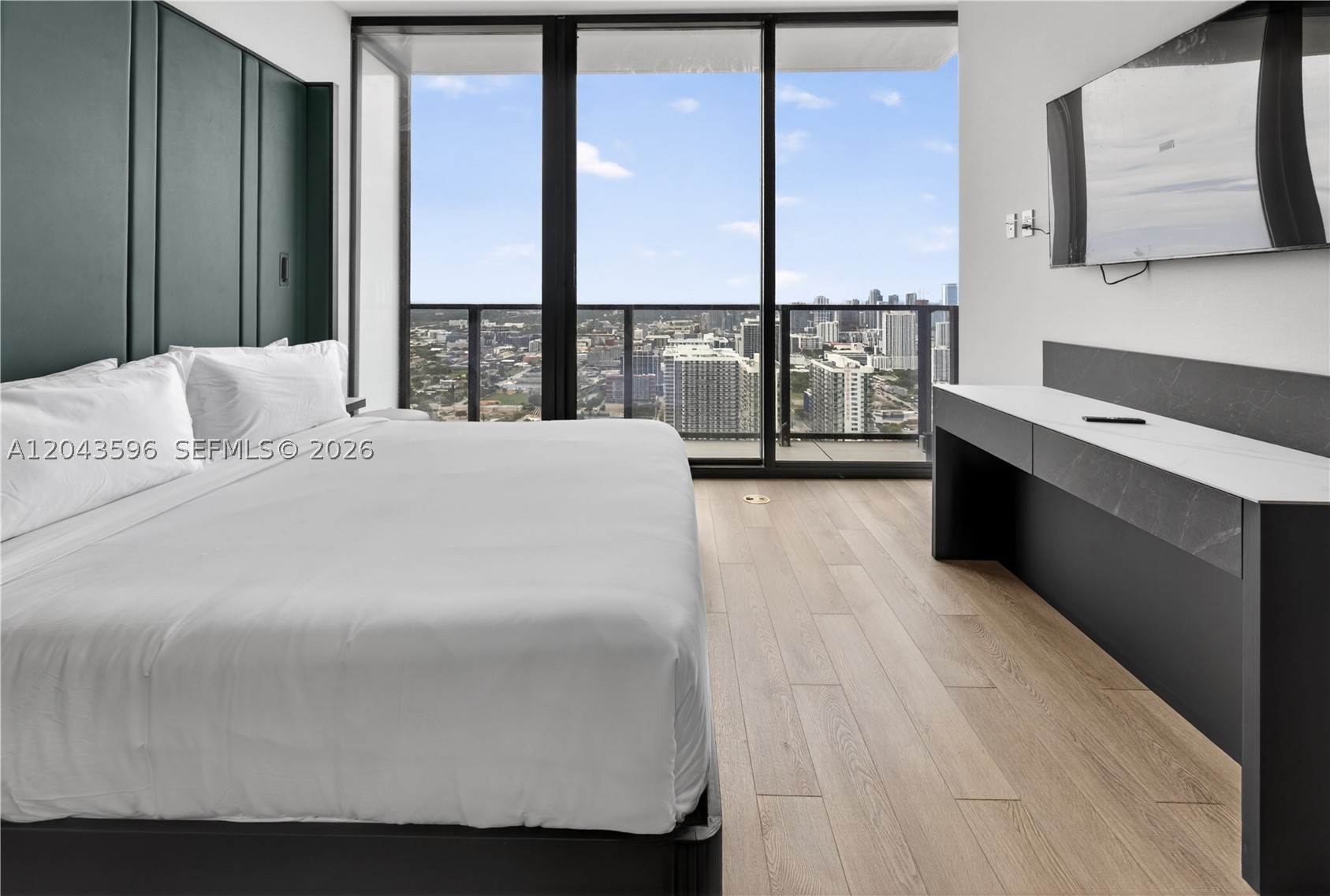 ELLEVEN HOTEL RESIDENCES - Residential