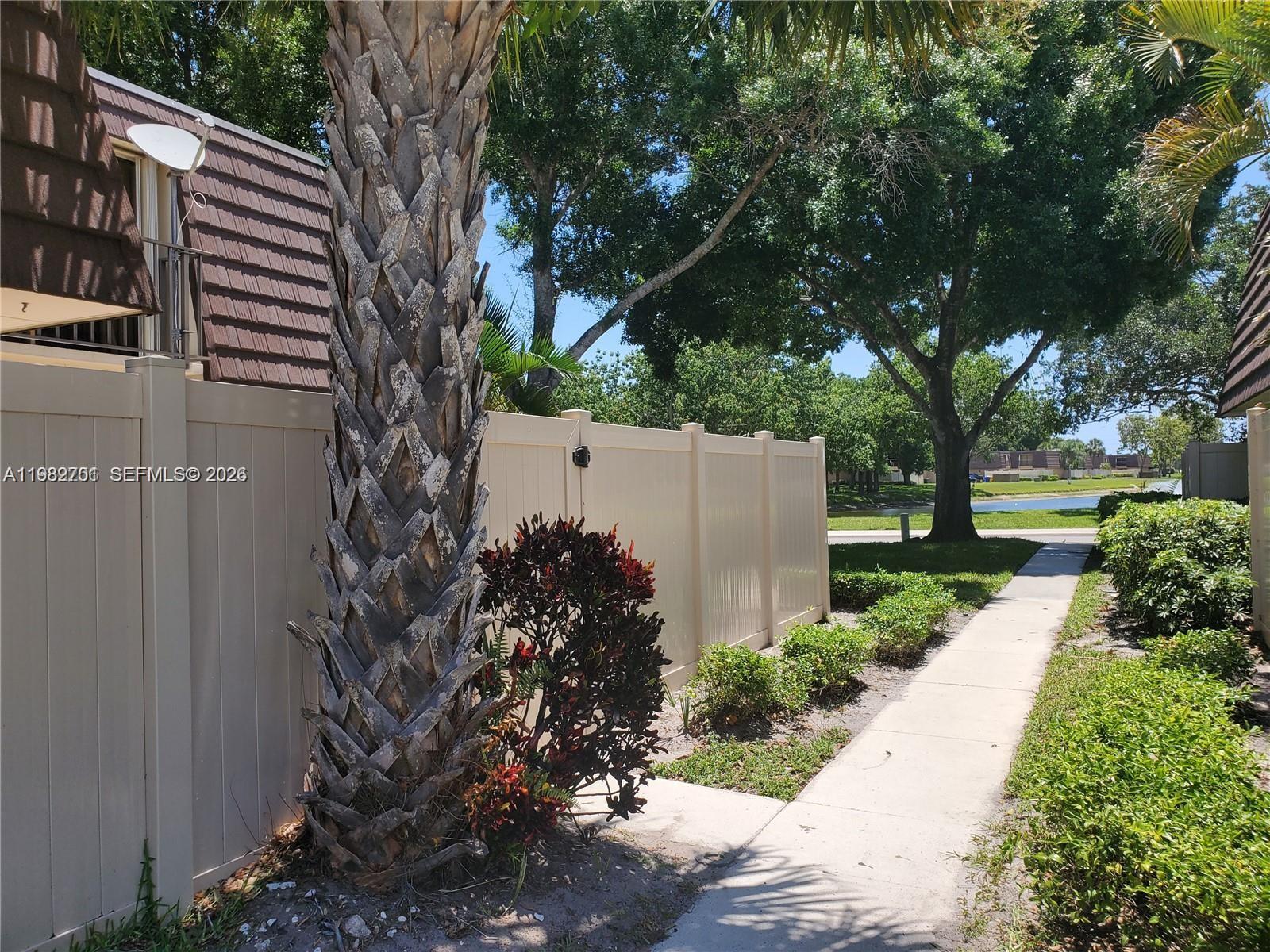 HERITAGE VILLAGE OF P B L - Residential