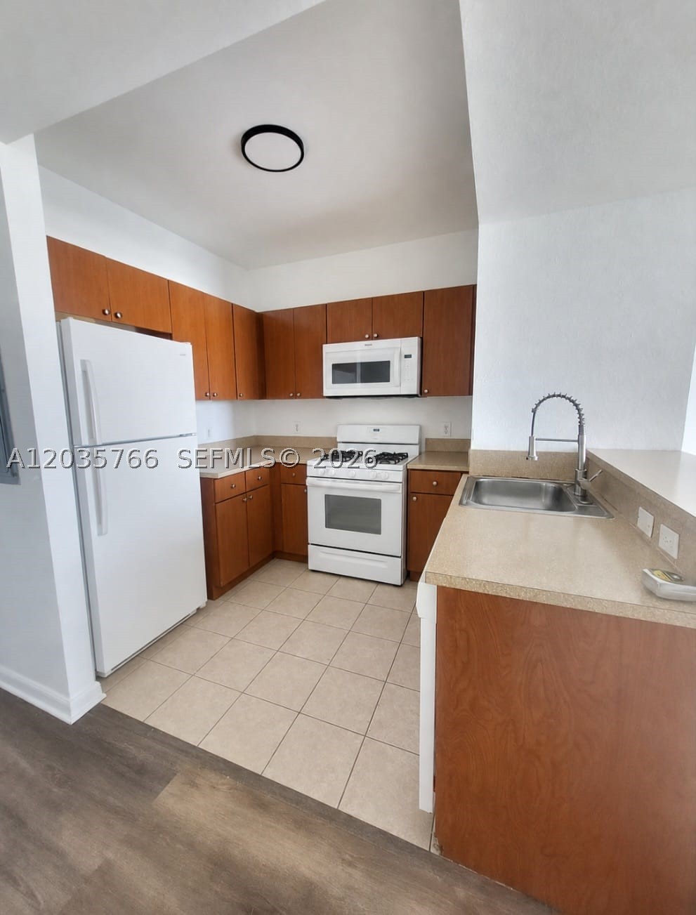 BRICKELL RIVERVIEW - Residential Lease