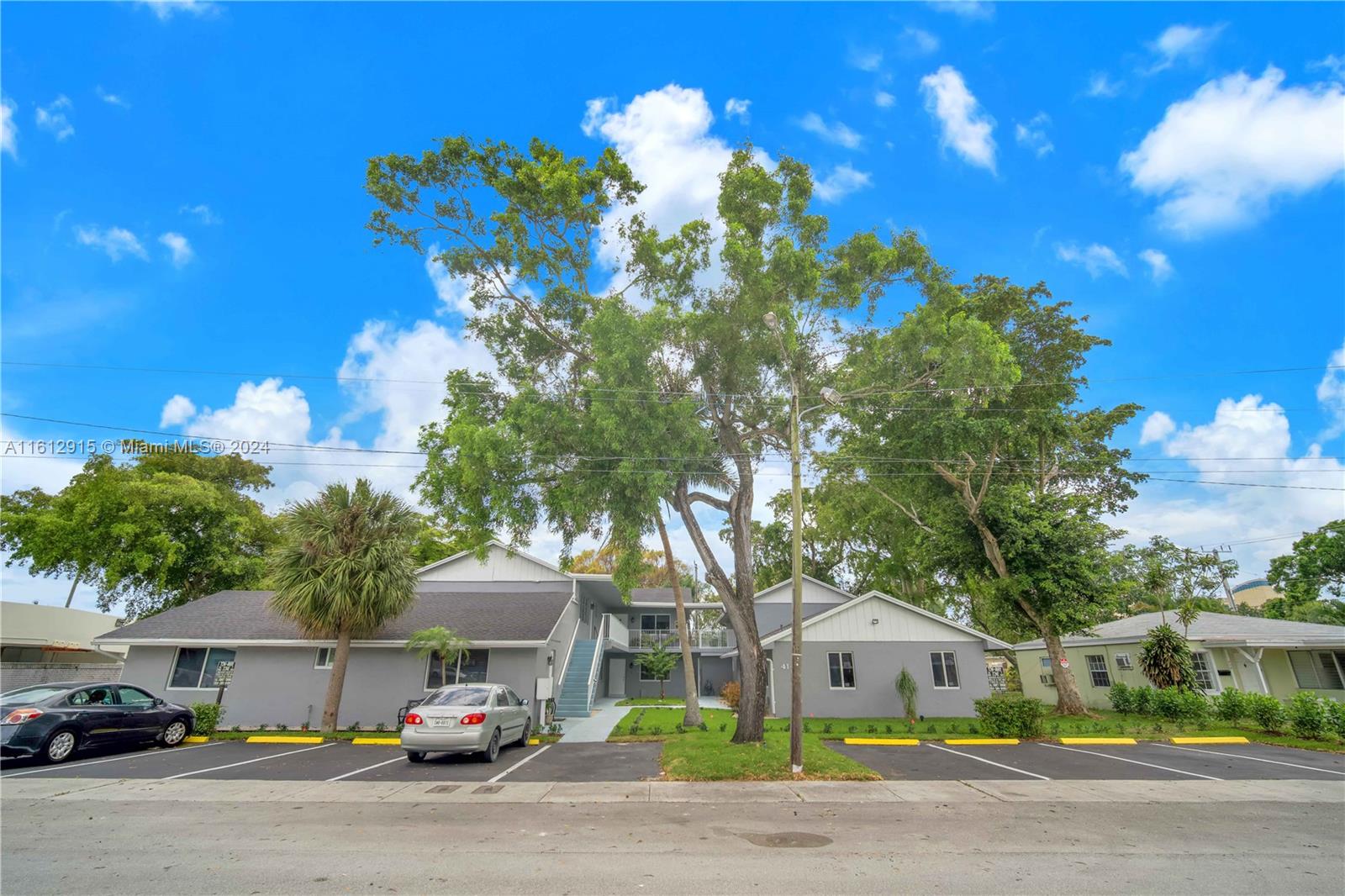 Stylish apartment in 2nd floor with great trees views, nestled in one of Fort Lauderdale's most coveted neighborhoods. Enjoy serenity amidst lush greenery, just steps away from major thoroughfares: a mere 50 meters from A1, 8 minutes from I-595, and downtown Las Olas, with the beach a mere 10 minutes away. This exceptional unit is part of an enclave of only 8 residences, where internal guidelines foster a harmonious and tranquil living environment for all residents. Community amenities include a fully-equipped laundry facility with washer and dryer, plus a very nice backyard.