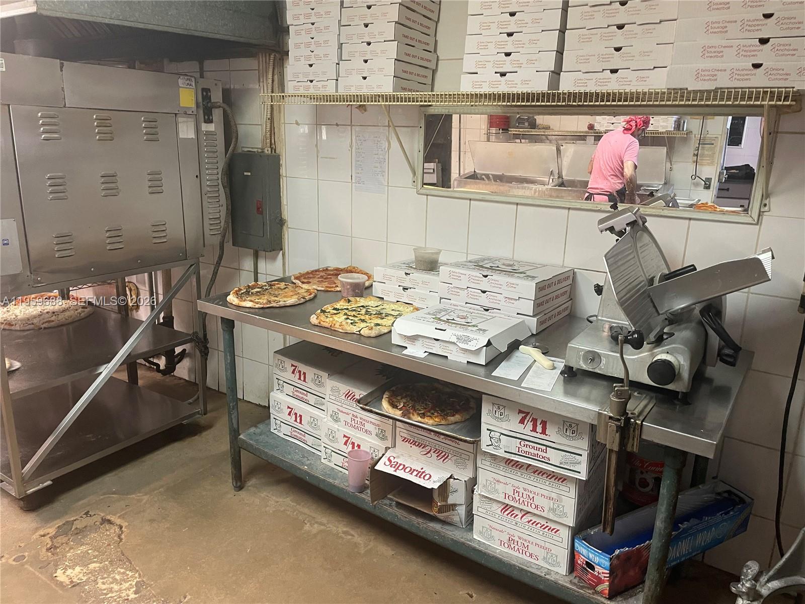 Pizza Restaurant in business for more than 30 years servicing Aventura sunny isles, golden beach, north Miami beach and more

Landlord will write a new Lease

Please Call agent before showing.
Please don't disturb customers or employees